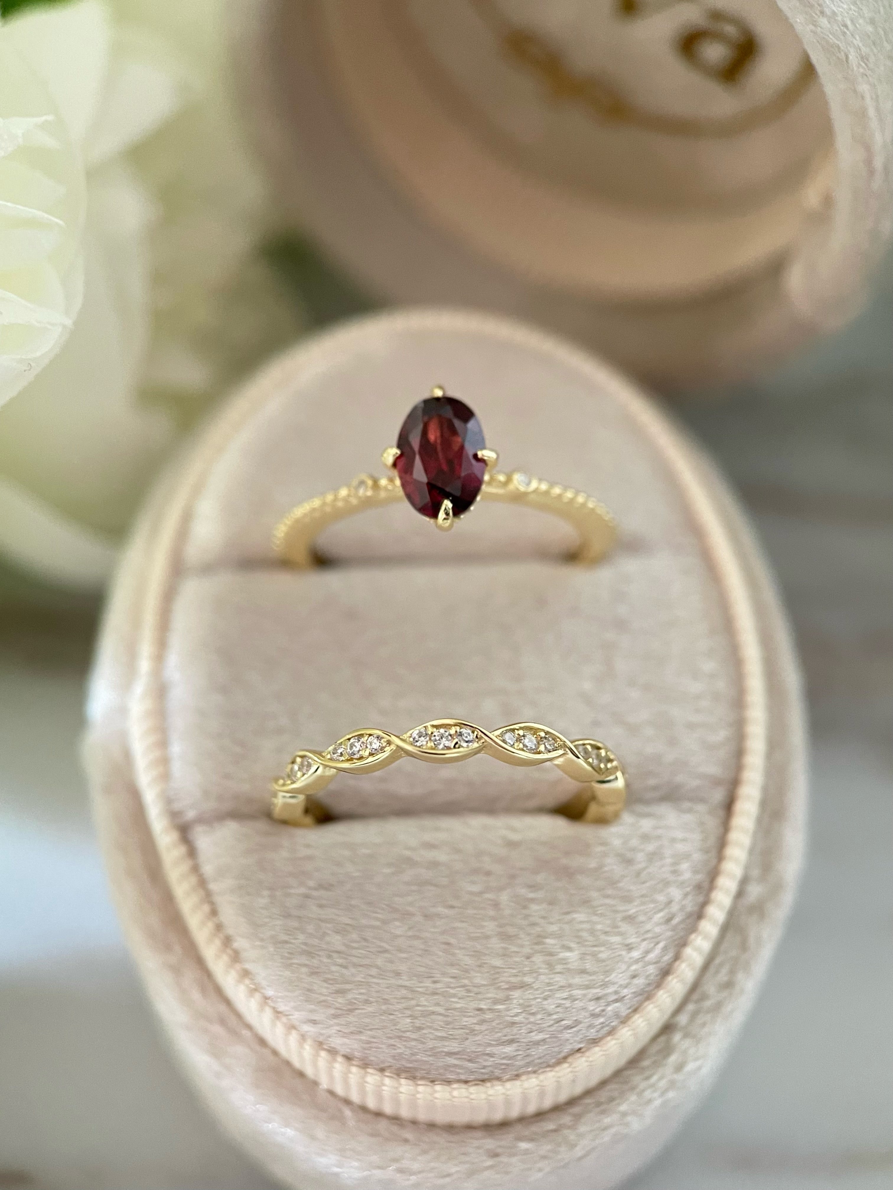 【Ensemble Carmine Lattie】Ensemble unique de bagues de fiançailles en grenat rhodolite naturel fait main, 2 pièces, 0,75 ct, forme ovale