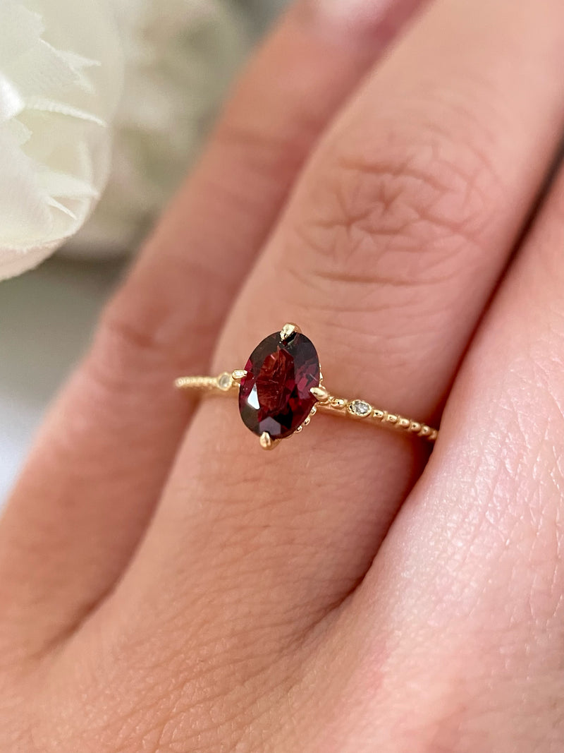 【Carmine Lattive】Bague de fiançailles unique, faite main, en grenat rhodolite naturel ovale de 0,75 ct