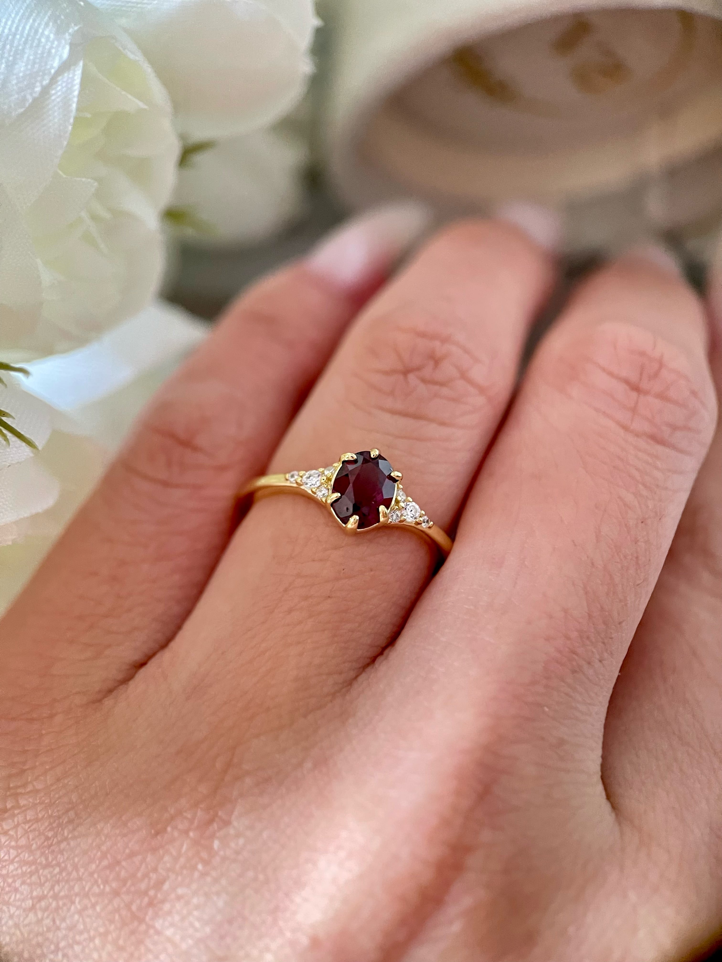 【Regalia】Handmade Natural Rhodolite Garnet Engagement Ring 0.75ct Oval Cut