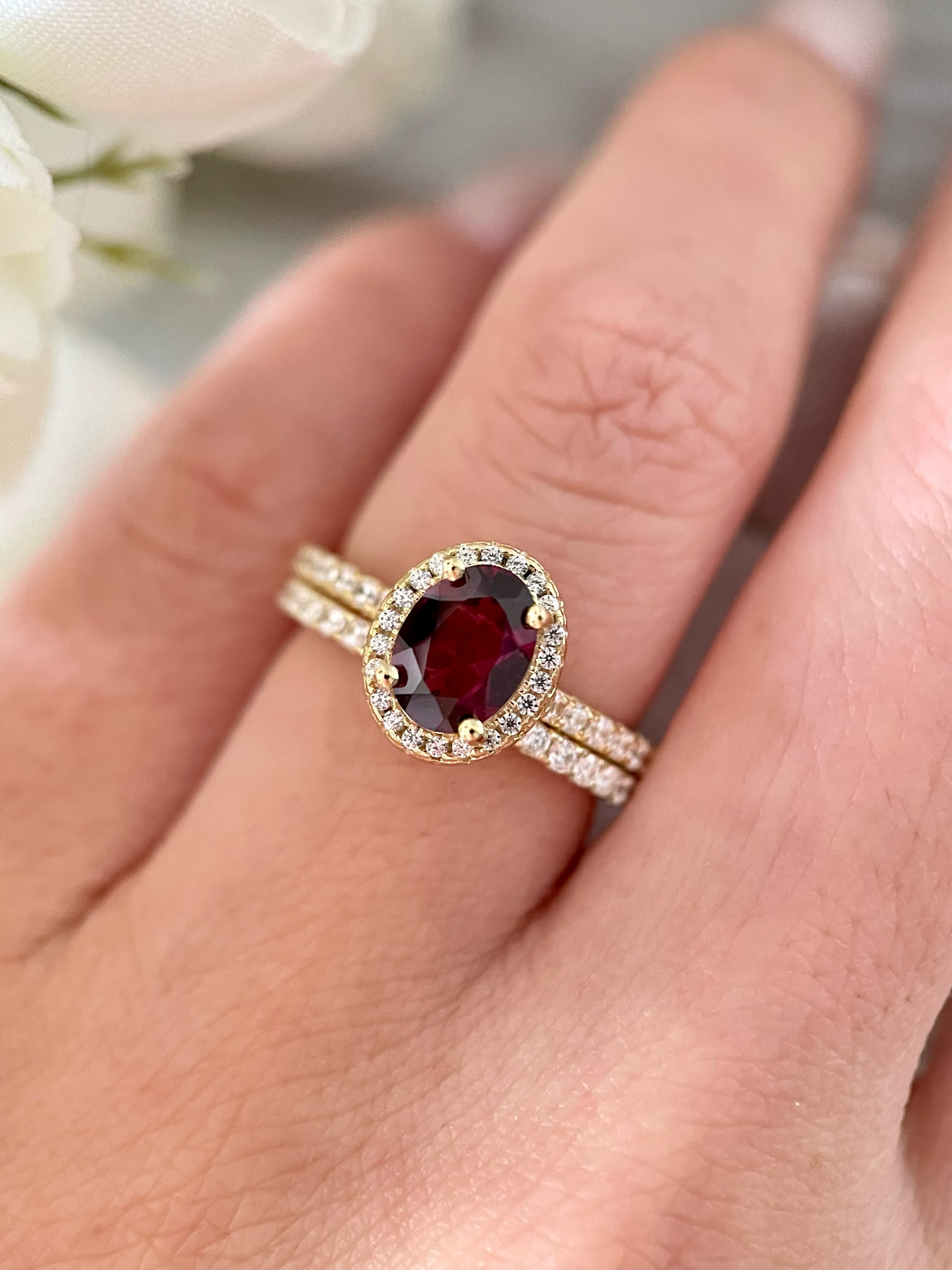 【Ensemble Amara Cascade】Ensemble unique de bagues de fiançailles en grenat rhodolite naturel fait main, 2 pièces, 1,5 ct, forme ovale