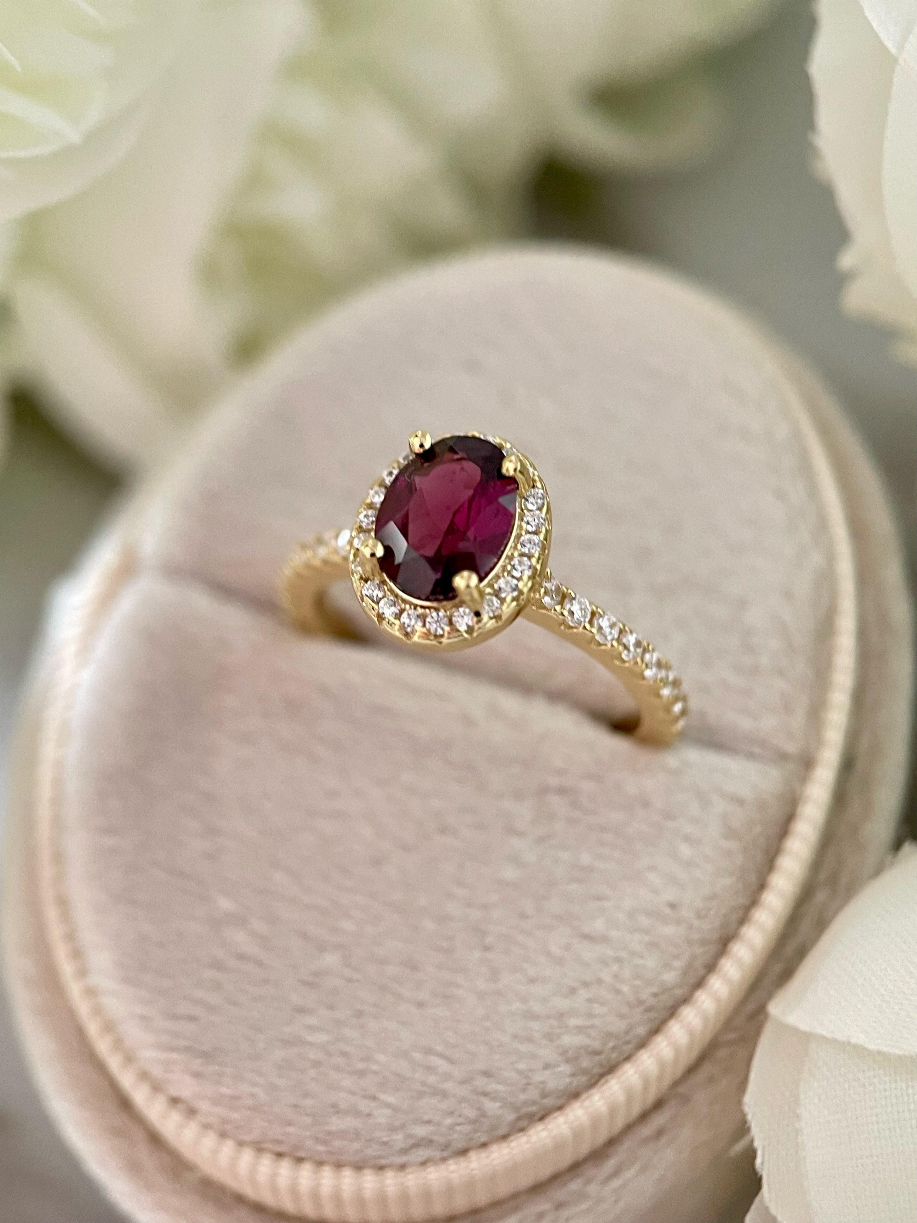 【Amara Cascade】Bague de fiançailles unique, faite main, en grenat rhodolite naturel de 1,5 ct, forme ovale