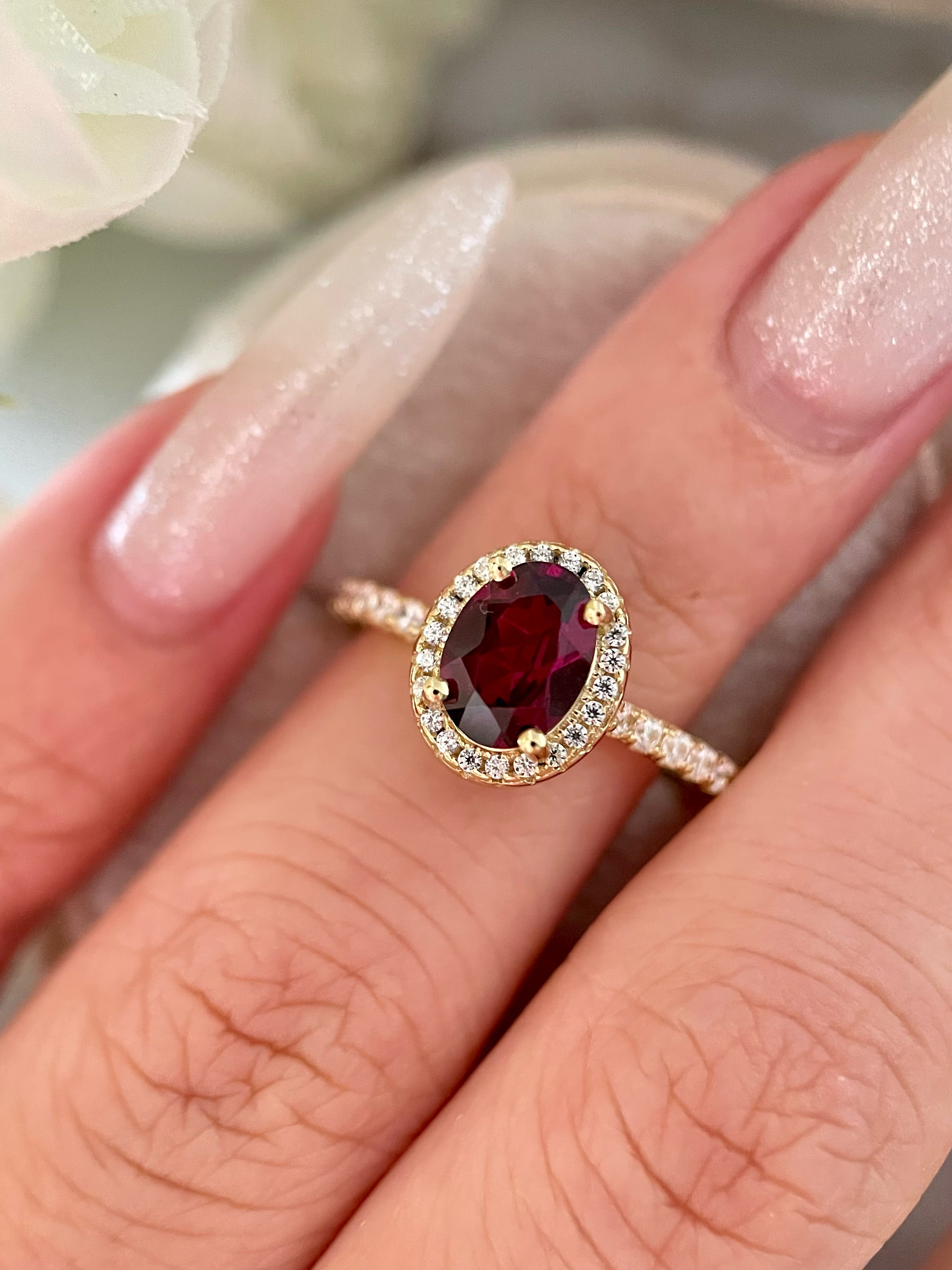 【Amara Cascade】Bague de fiançailles unique, faite main, en grenat rhodolite naturel de 1,5 ct, forme ovale