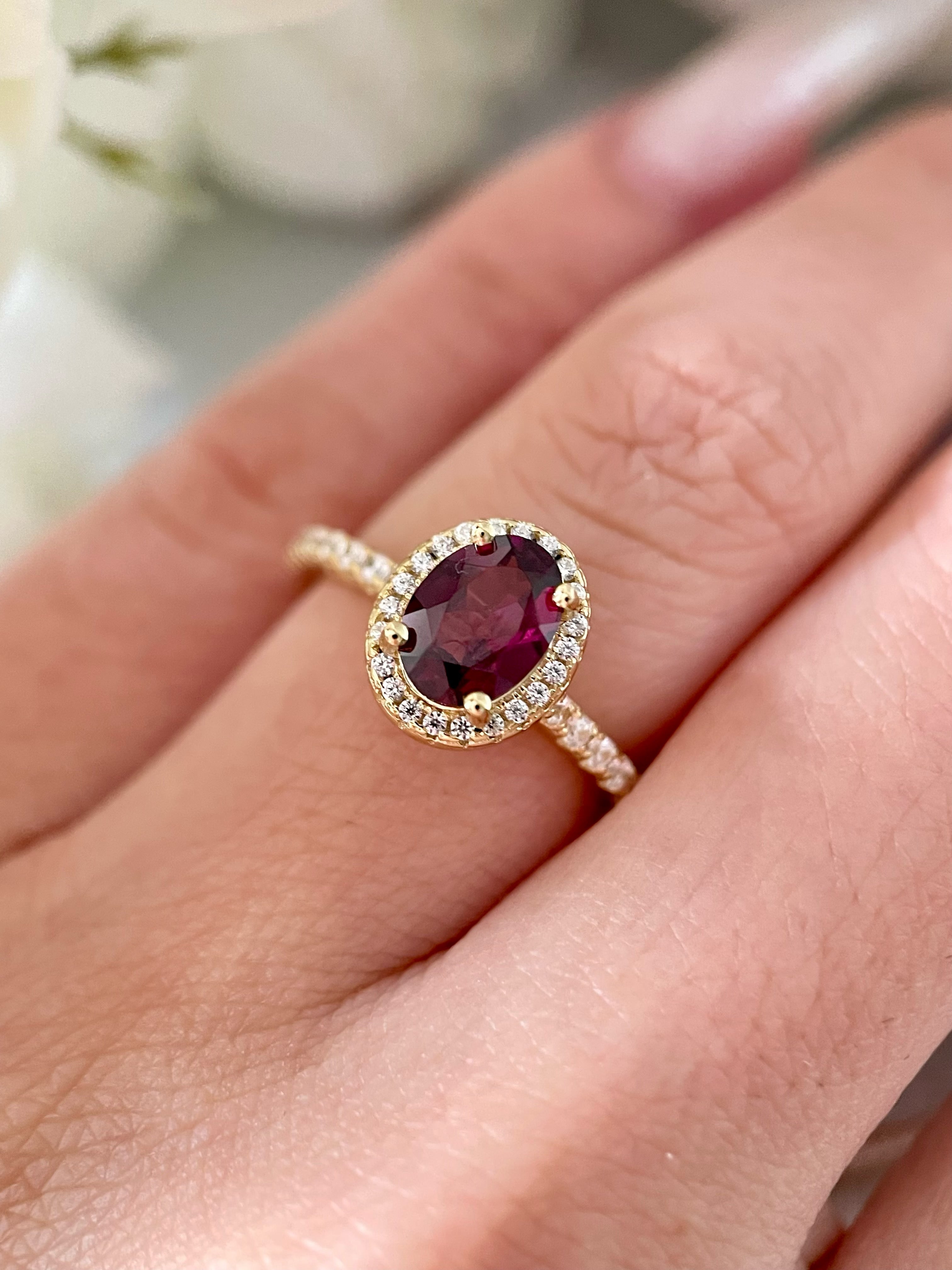 【Amara Cascade】Bague de fiançailles unique, faite main, en grenat rhodolite naturel de 1,5 ct, forme ovale