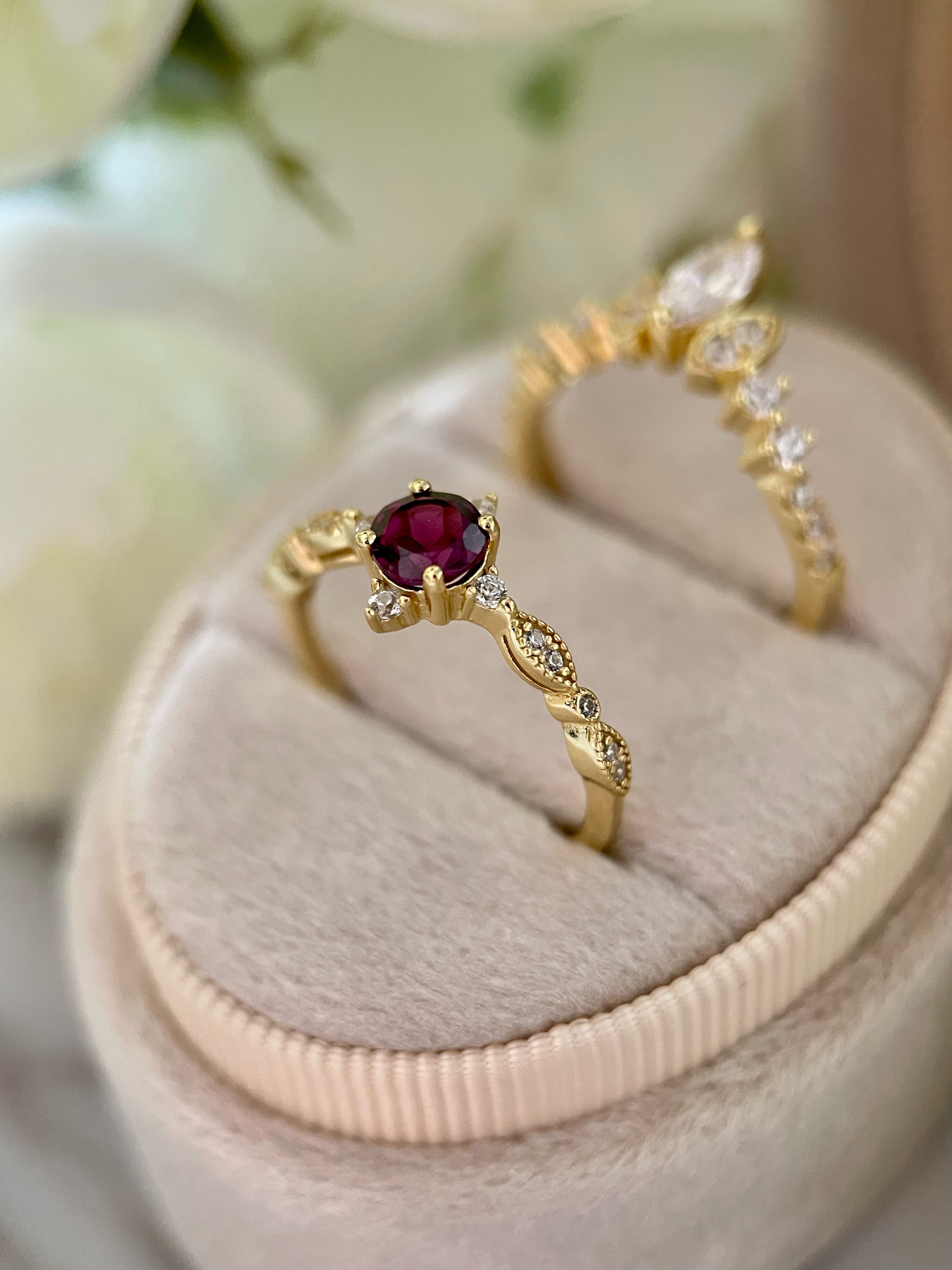 【Valoria Set】Handmade Natural Rhodolite Garnet Engagement Ring Set 2pcs 0.5ct Round Cut