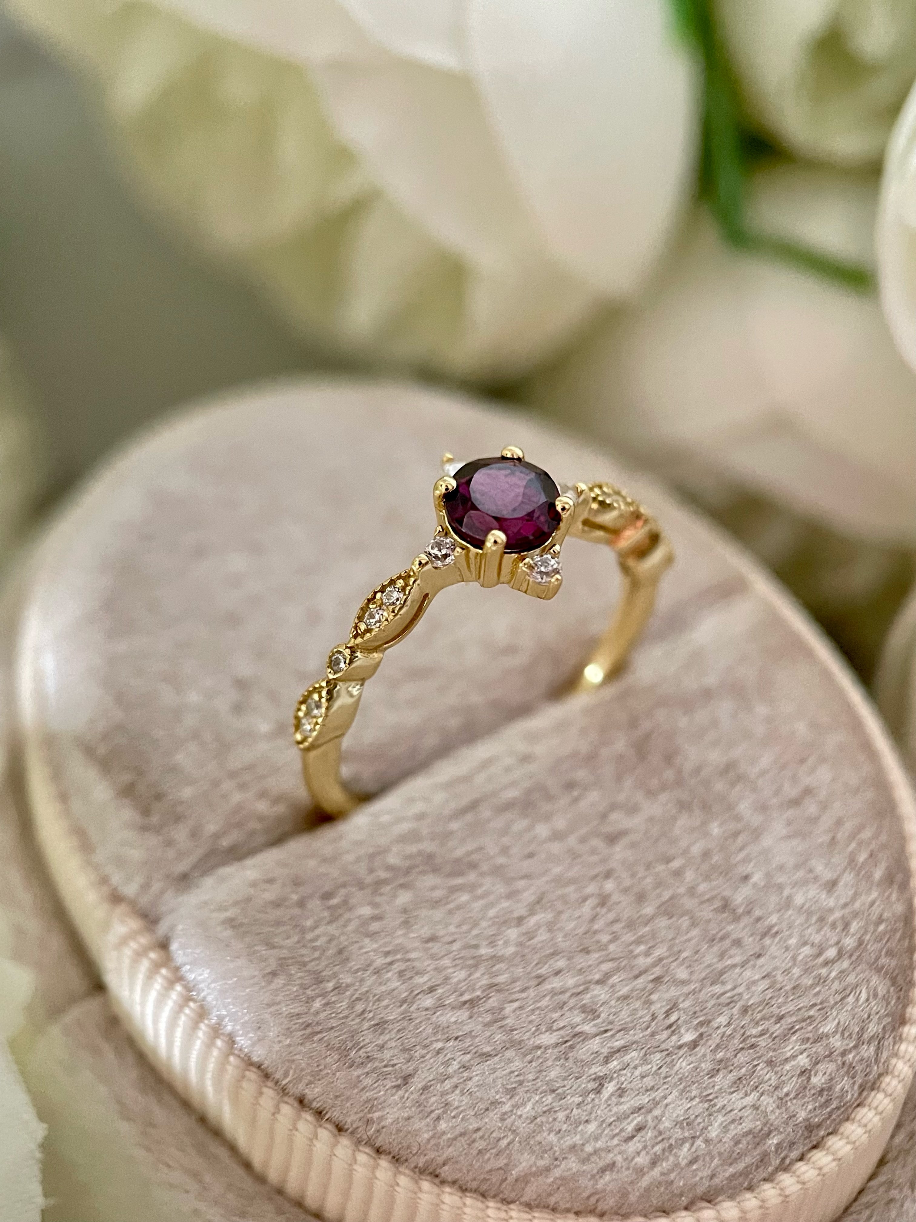 【Valoria】Bague de fiançailles artisanale en grenat rhodolite naturel de 0,5 ct, forme ronde