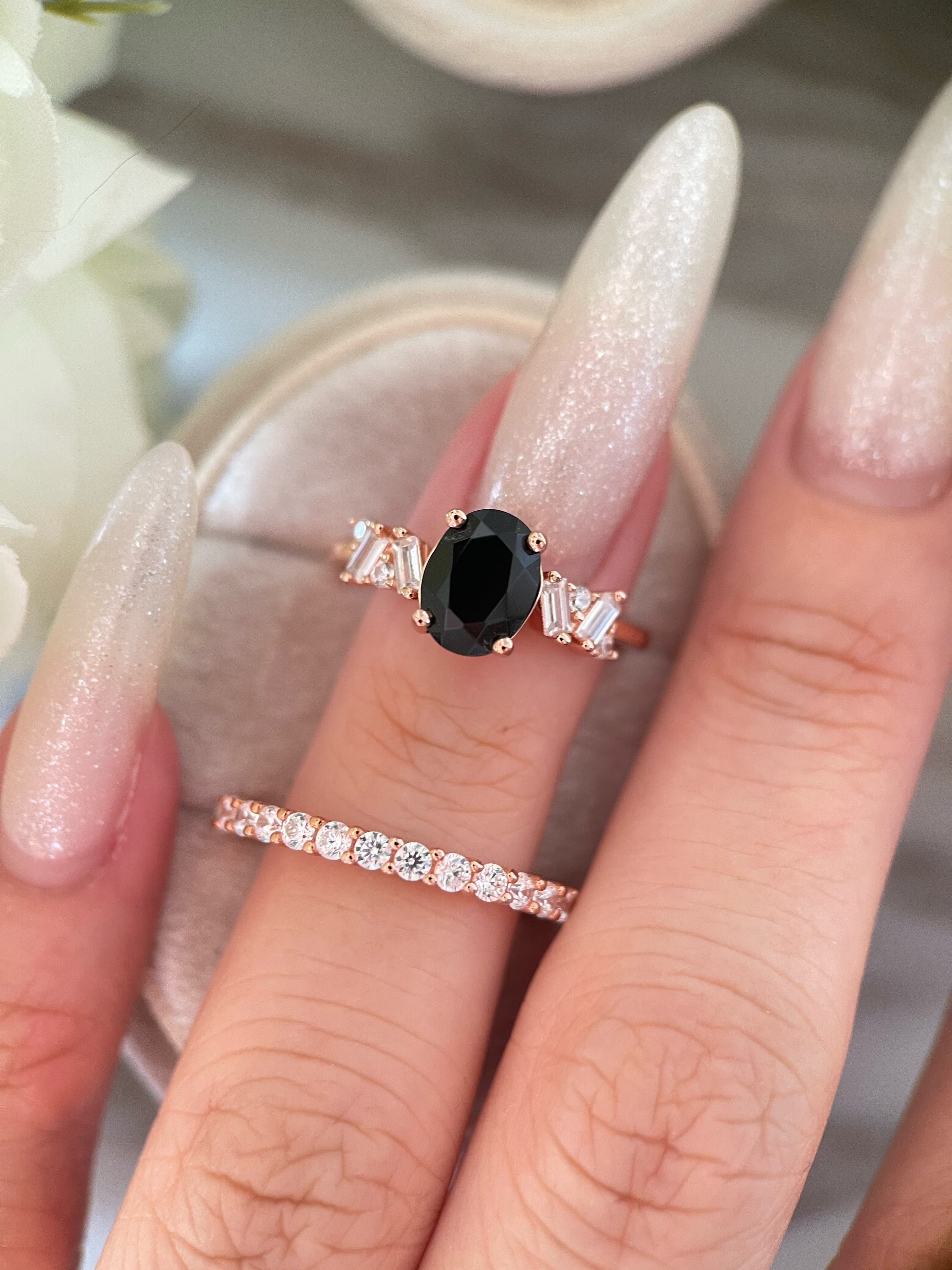 【Ensemble Eclipsa】Ensemble de 2 bagues de fiançailles ovales en onyx noir naturel fait main (1,5 ct).