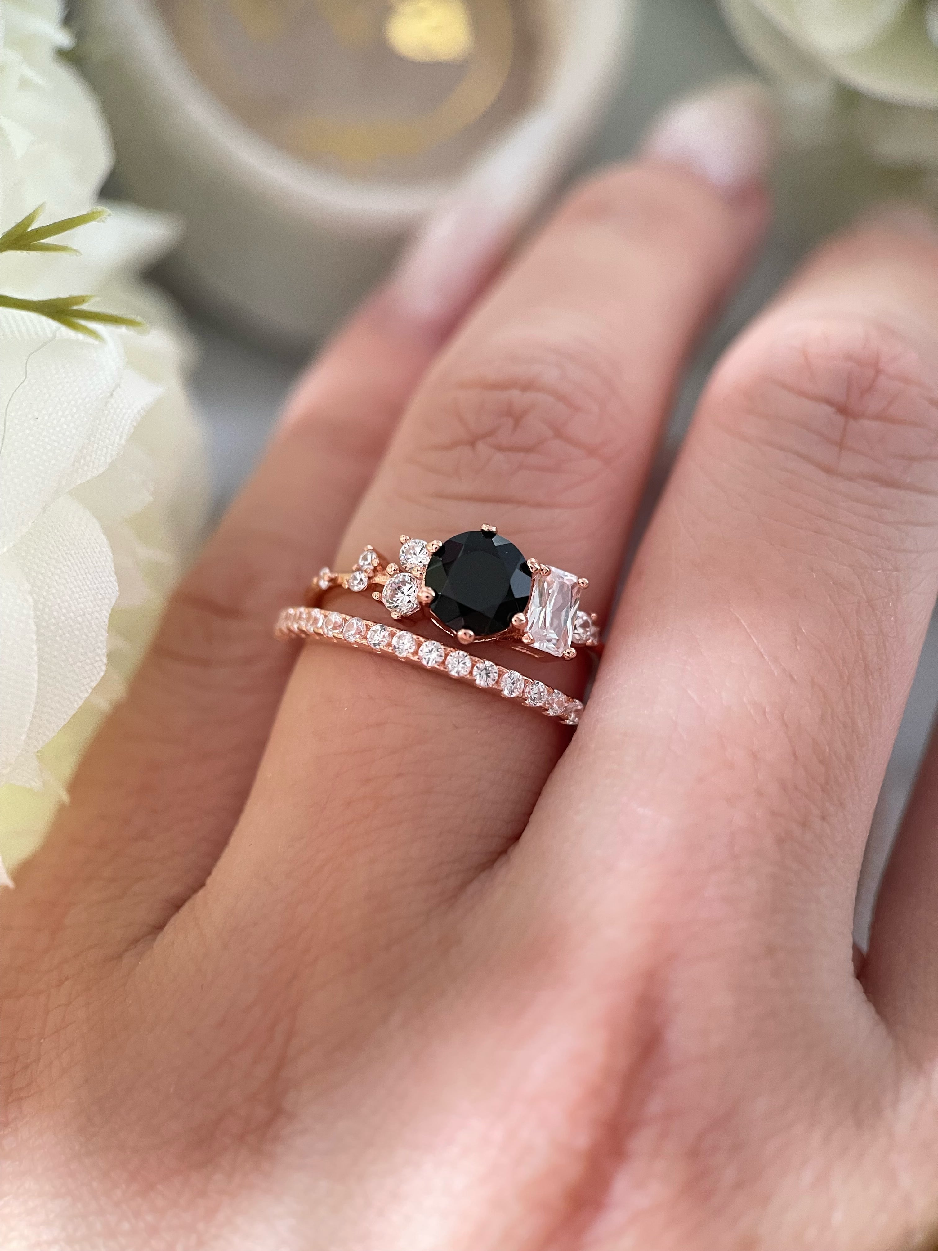 【Ensemble Flora】Ensemble de 2 bagues de fiançailles en onyx noir naturel fait main, forme ronde, 0,8 ct