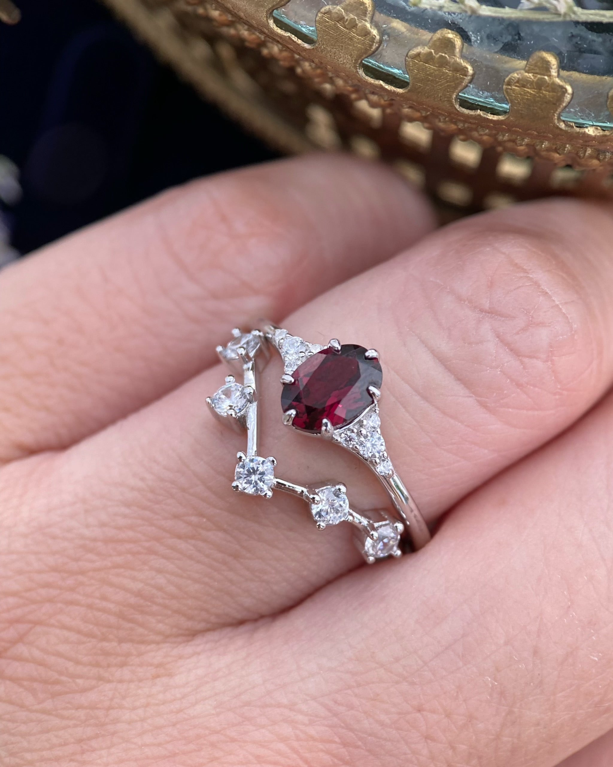 【Regalia Set】Handmade Natural Rhodolite Garnet Engagement Ring Set 2pcs 0.75ct Oval Cut