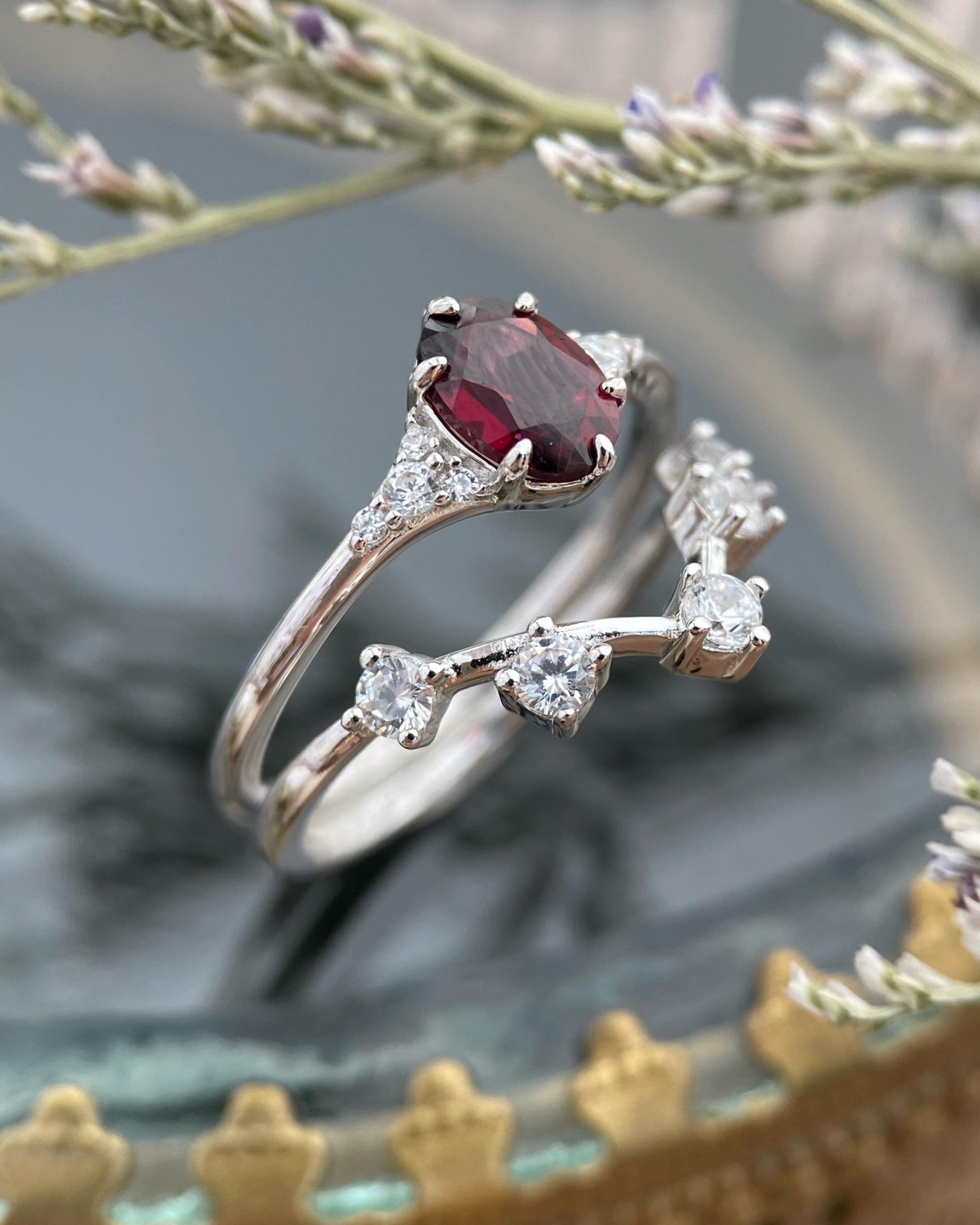 【Regalia Set】Handmade Natural Rhodolite Garnet Engagement Ring Set 2pcs 0.75ct Oval Cut