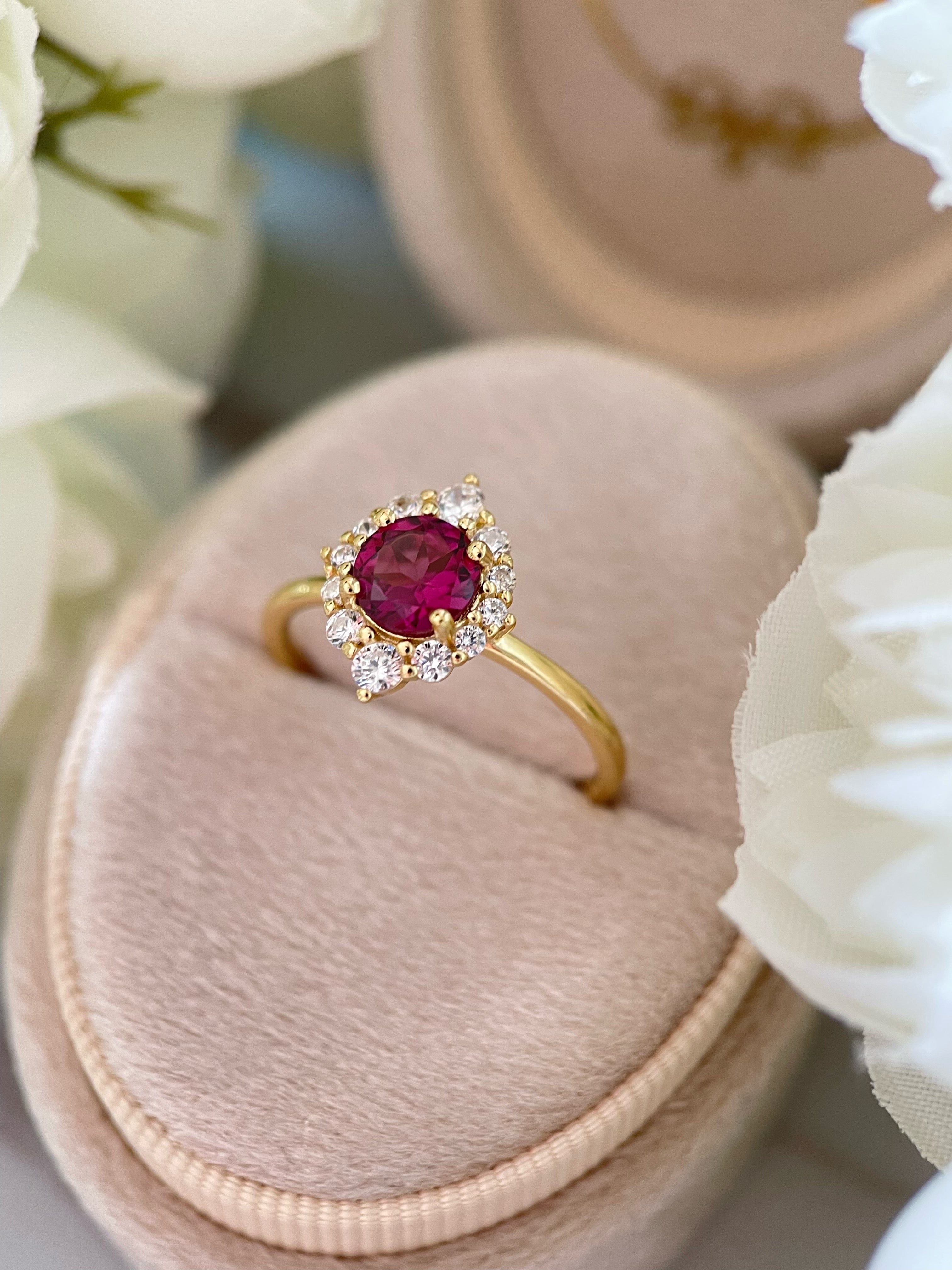 【Cerise】Bague de fiançailles artisanale en grenat rhodolite naturel de 0,8 ct, forme ronde
