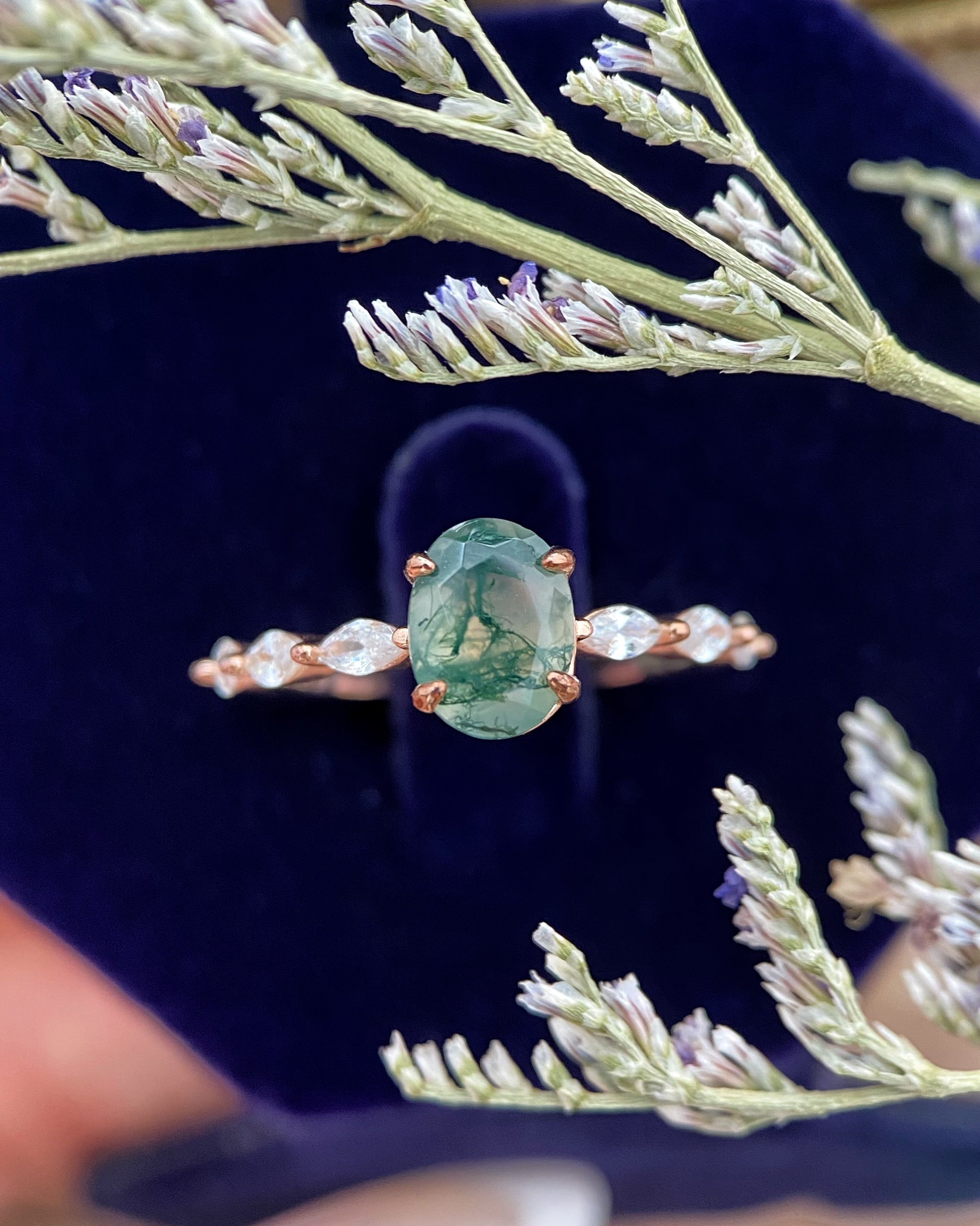 【Greenwood】Bague de fiançailles unique en agate mousse naturelle faite à la main, 1,5 ct, forme ovale