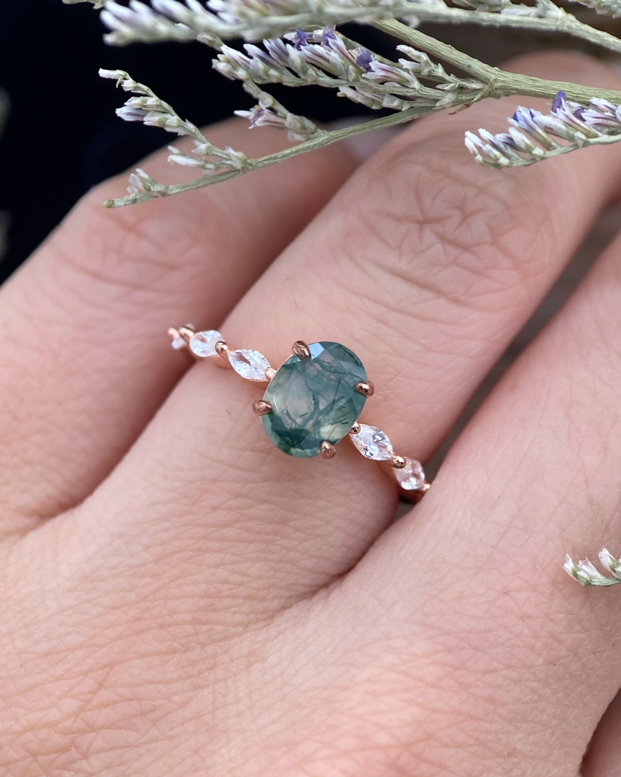 【Greenwood】Bague de fiançailles unique en agate mousse naturelle faite à la main, 1,5 ct, forme ovale