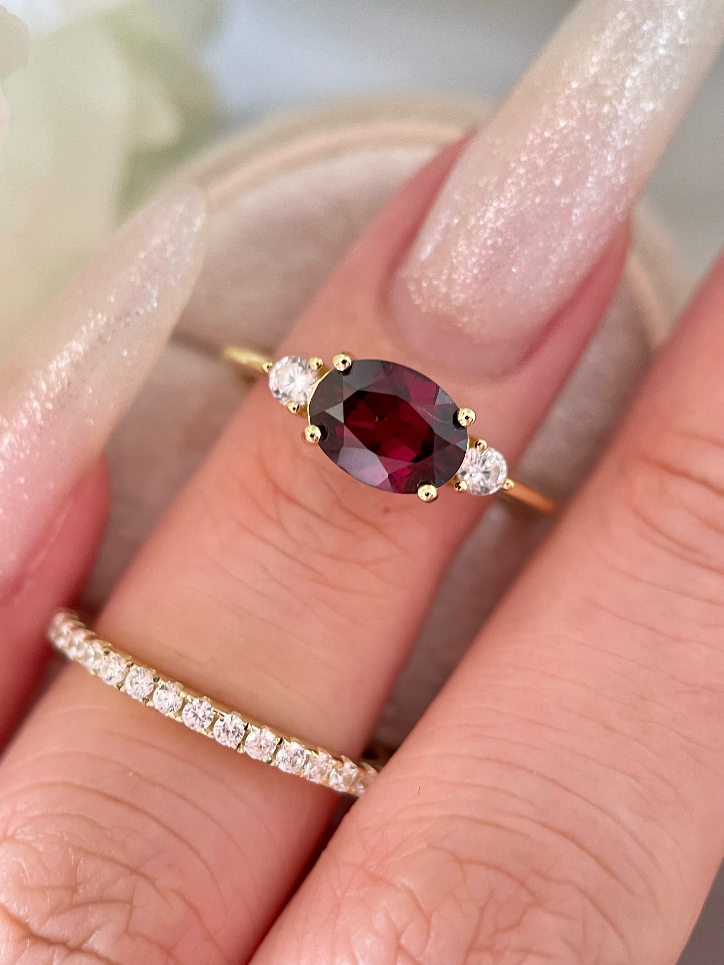 【Ensemble Rubicund Ember】Ensemble unique de bagues de fiançailles en grenat rhodolite naturel fait main, 2 pièces, 1,5 ct, forme ovale