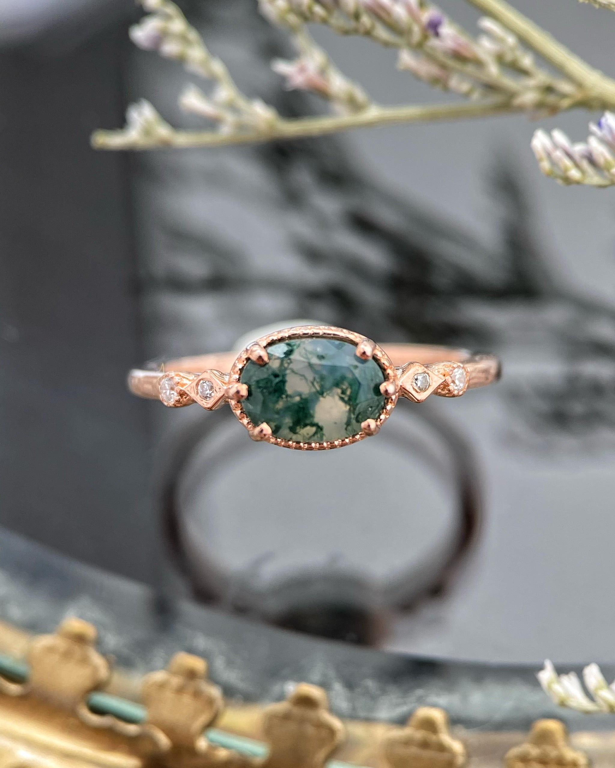 【The Still Pond】Bague de fiançailles unique, faite main, en agate mousse naturelle de 0,75 ct, forme ovale