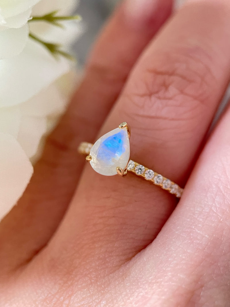 【Aurelia】Bague de fiançailles unique, faite main, en pierre de lune bleue naturelle de 0,8 ct, forme poire
