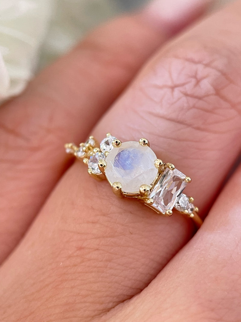 【Auraline】Bague de fiançailles unique, faite main, en pierre de lune bleue naturelle de 0,8 ct, forme ronde 