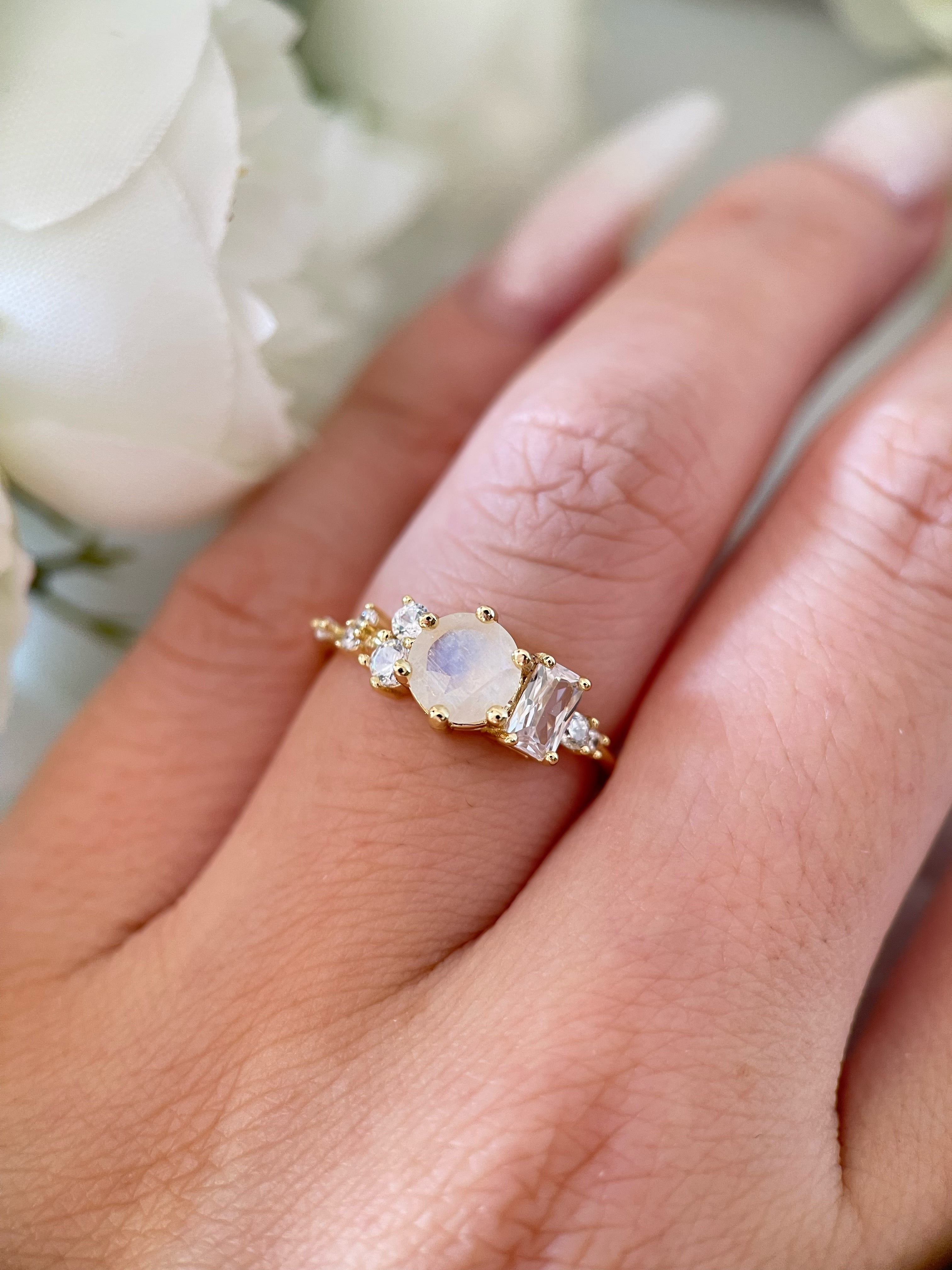 【Auraline】Unique Handmade Natural Blue Moonstone Engagement Ring 0.8ct Round Cut