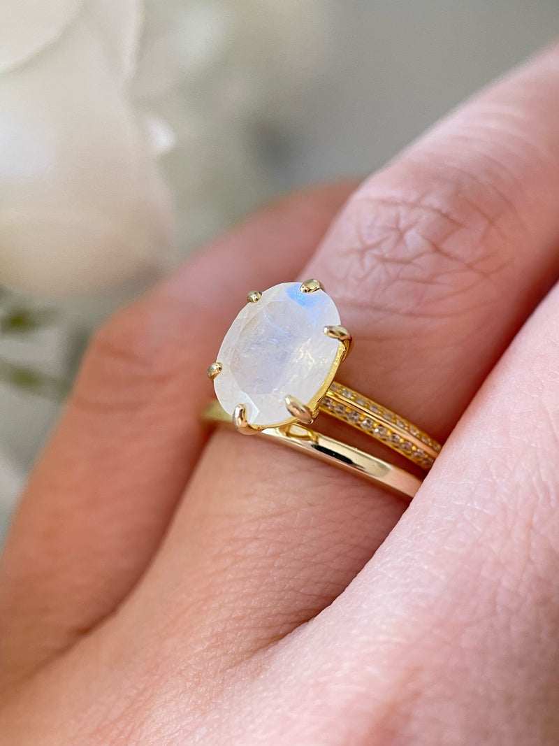 【Ensemble Astral】Ensemble unique de bagues de fiançailles en pierre de lune bleue naturelle, 2 pièces, 3 carats, forme ovale, fabriquées à la main