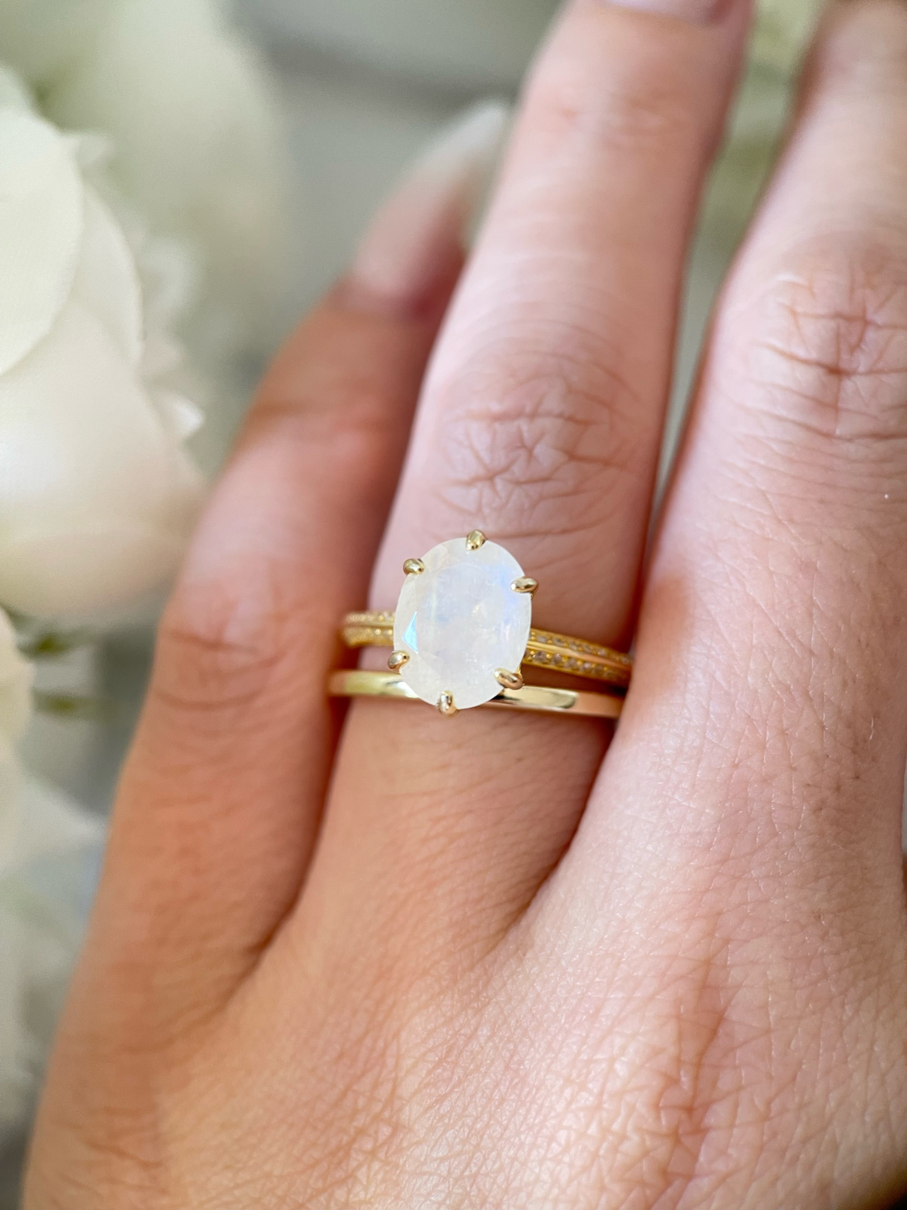 【Ensemble Astral】Ensemble unique de bagues de fiançailles en pierre de lune bleue naturelle, 2 pièces, 3 carats, forme ovale, fabriquées à la main