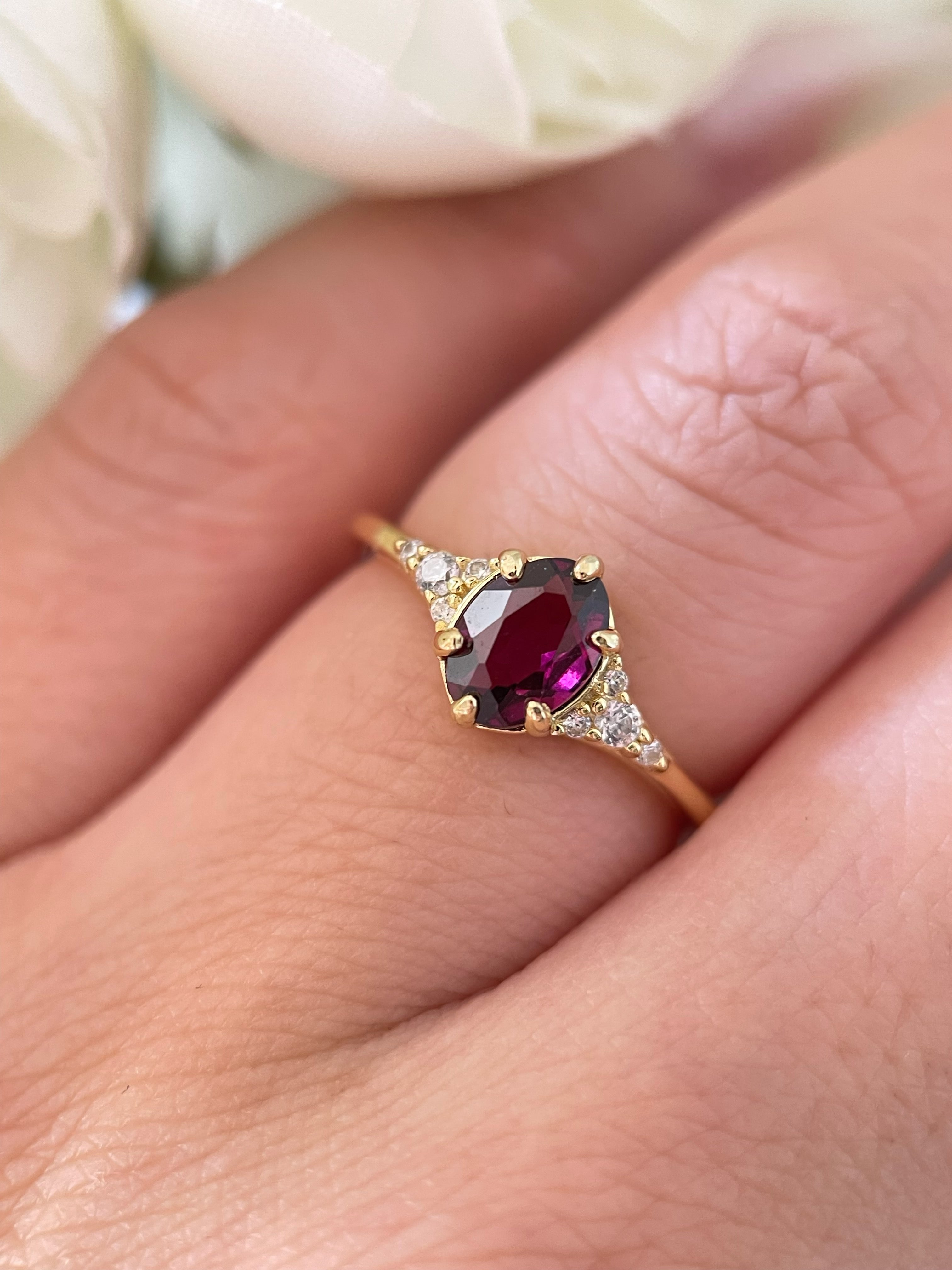 【Regalia】Handmade Natural Rhodolite Garnet Engagement Ring 0.75ct Oval Cut