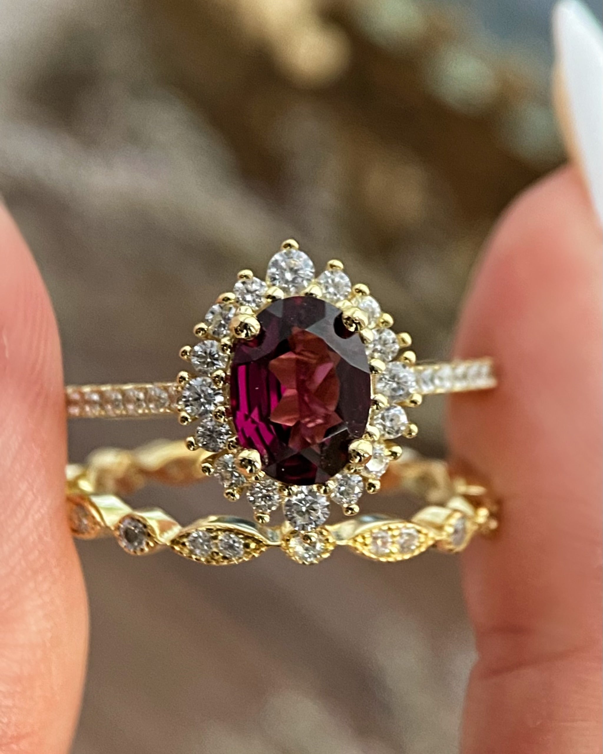【Ensemble Valencia】 Bague de fiançailles artisanale en grenat rhodolite naturel, 2 pièces, 1,5 ct, forme ovale