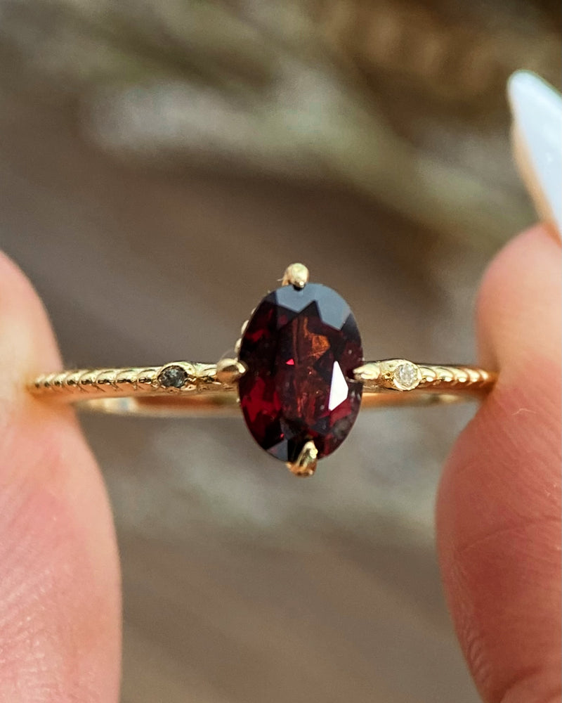 【Carmine Lattive】Unique Handmade Natural Rhodolite Garnet Engagement Ring 0.75ct Oval Cut