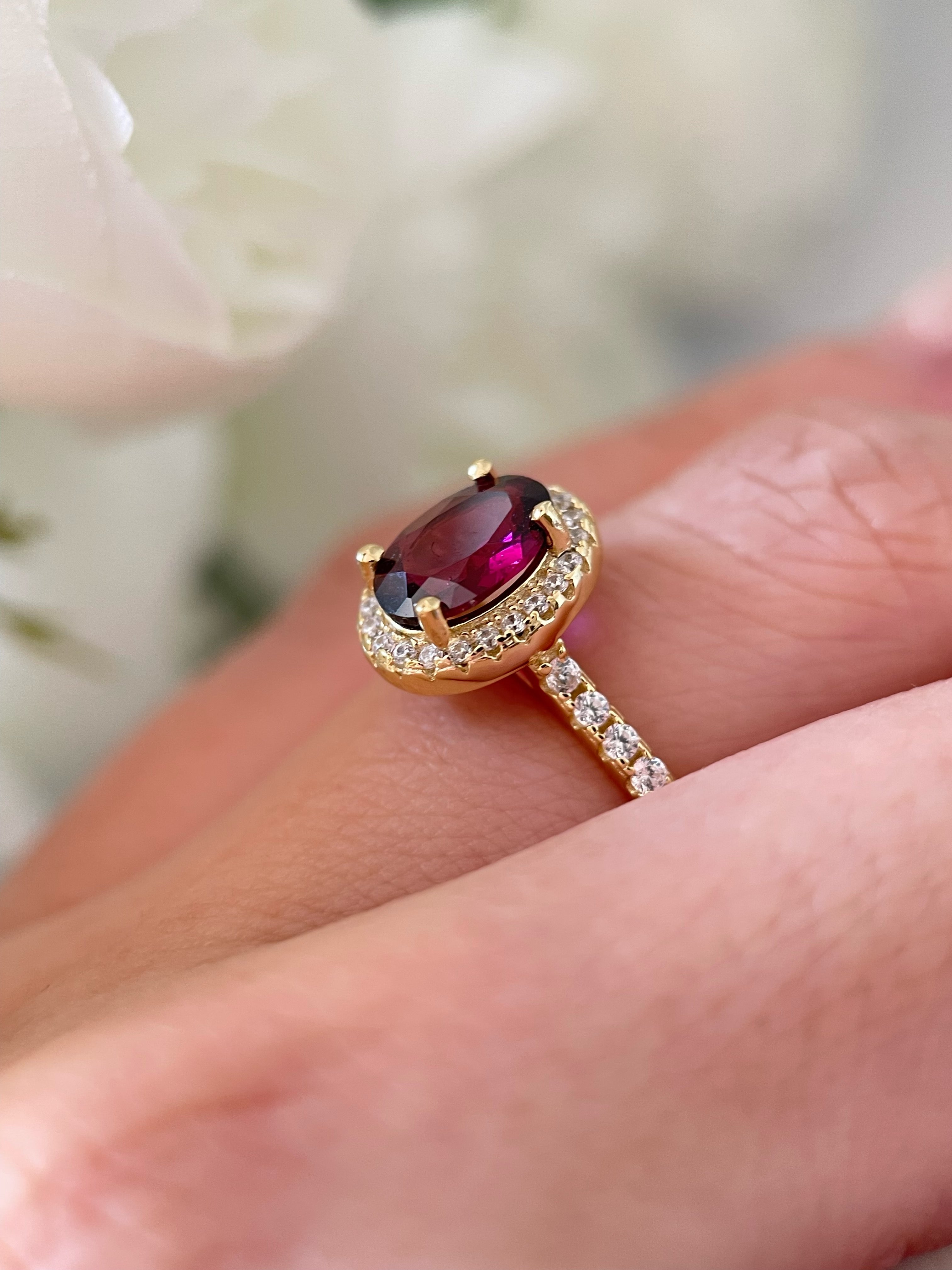 【Amara Cascade】Bague de fiançailles unique, faite main, en grenat rhodolite naturel de 1,5 ct, forme ovale