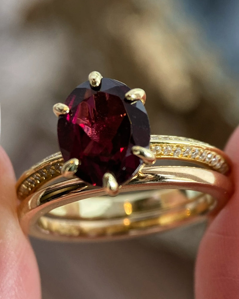 【Rubaiyat Set】Unique Handmade Natural Rhodolite Garnet Engagement Ring Set 2pcs 3ct Oval Cut