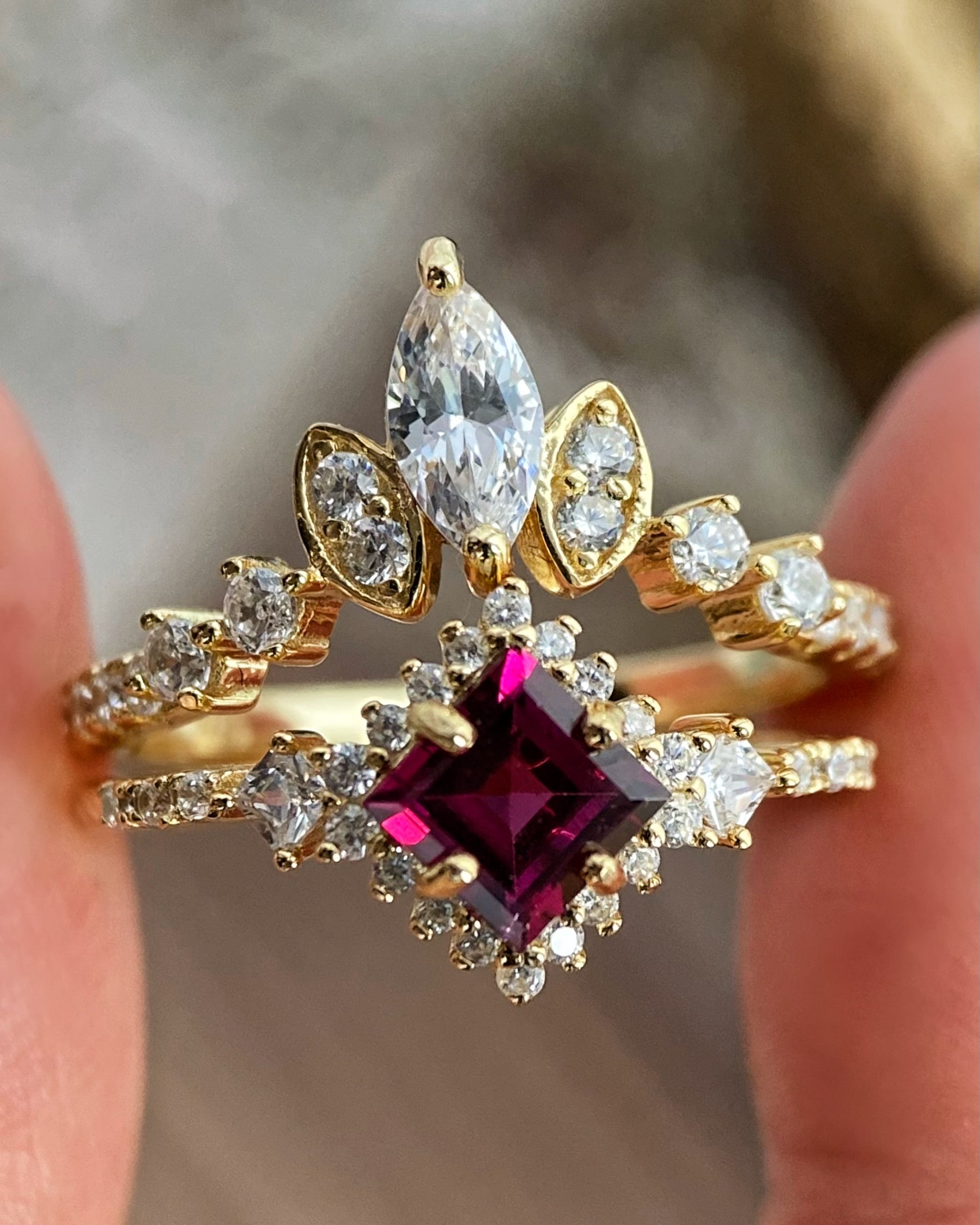 【ENSEMBLE ZENOBIA】Ensemble de 2 bagues de fiançailles en grenat rhodolite naturel fait main, taille princesse, 0,75 ct