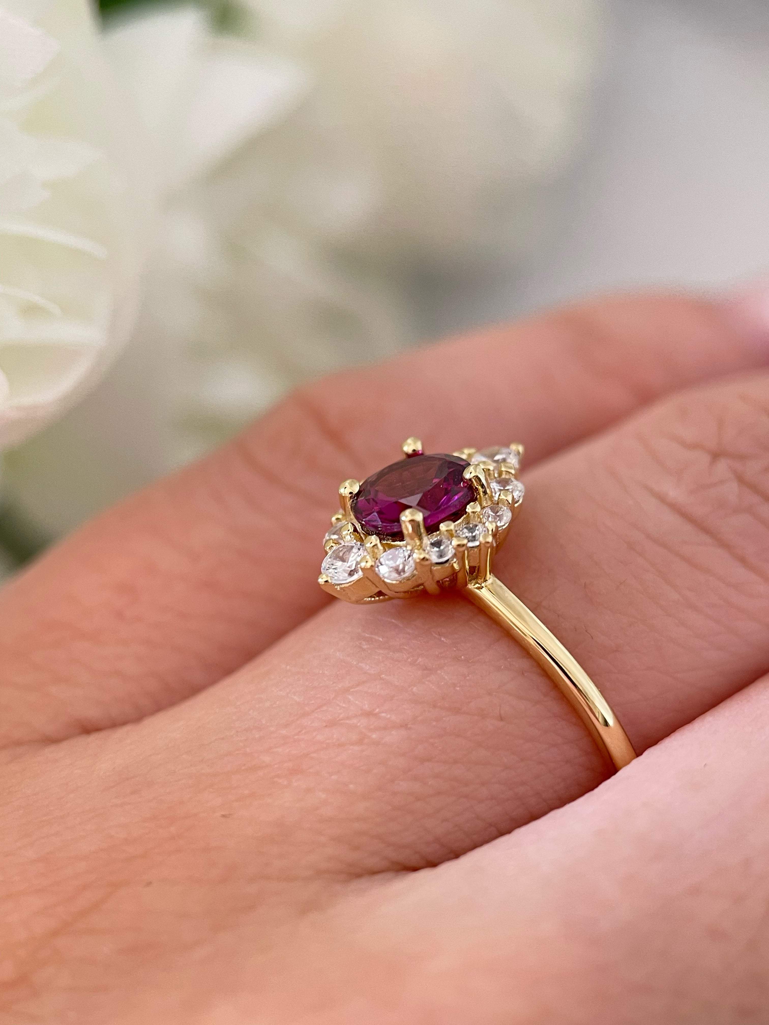 【Cerise】Bague de fiançailles artisanale en grenat rhodolite naturel de 0,8 ct, forme ronde