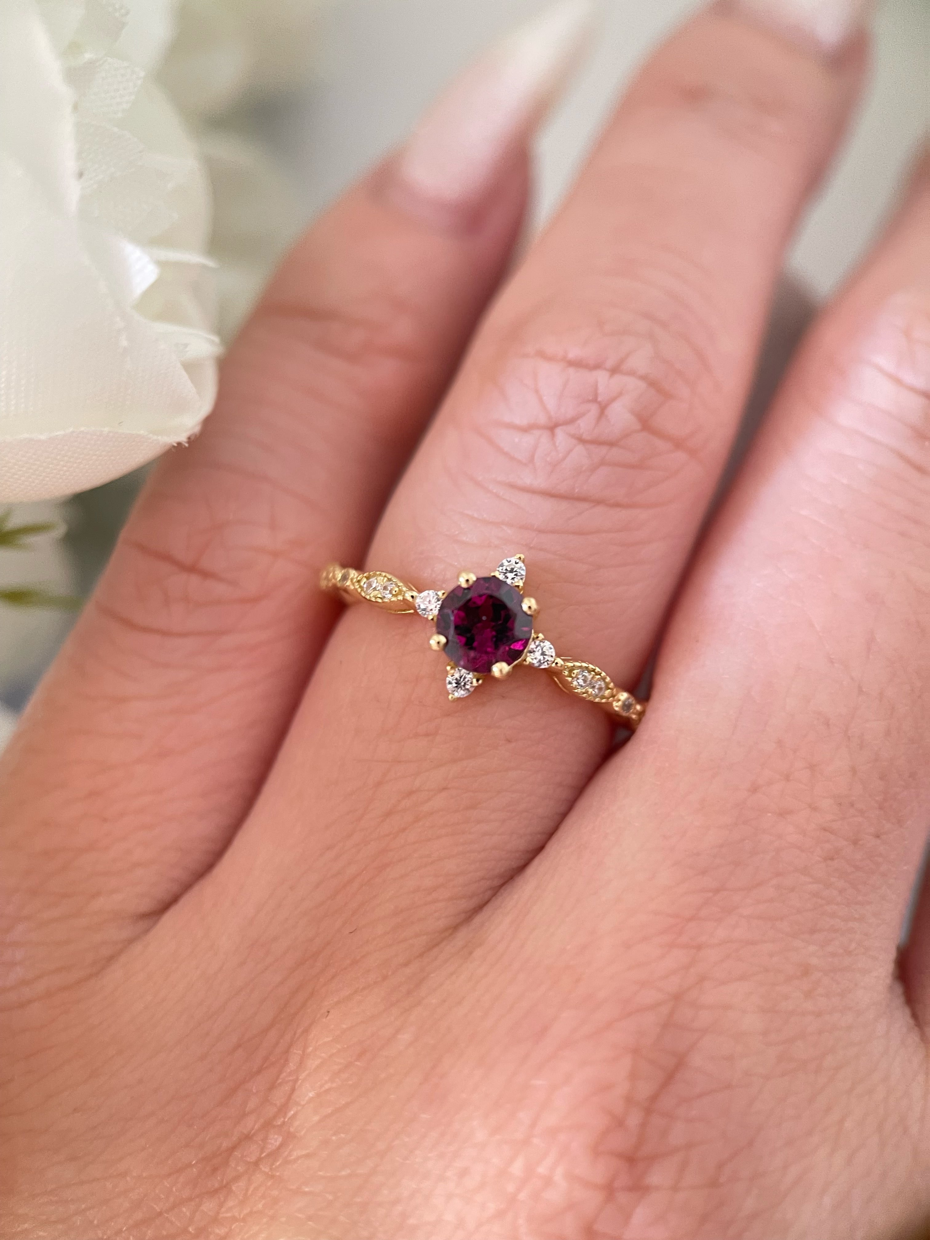 【Valoria】Handmade Natural Rhodolite Garnet Engagement Ring 0.5ct Round Cut