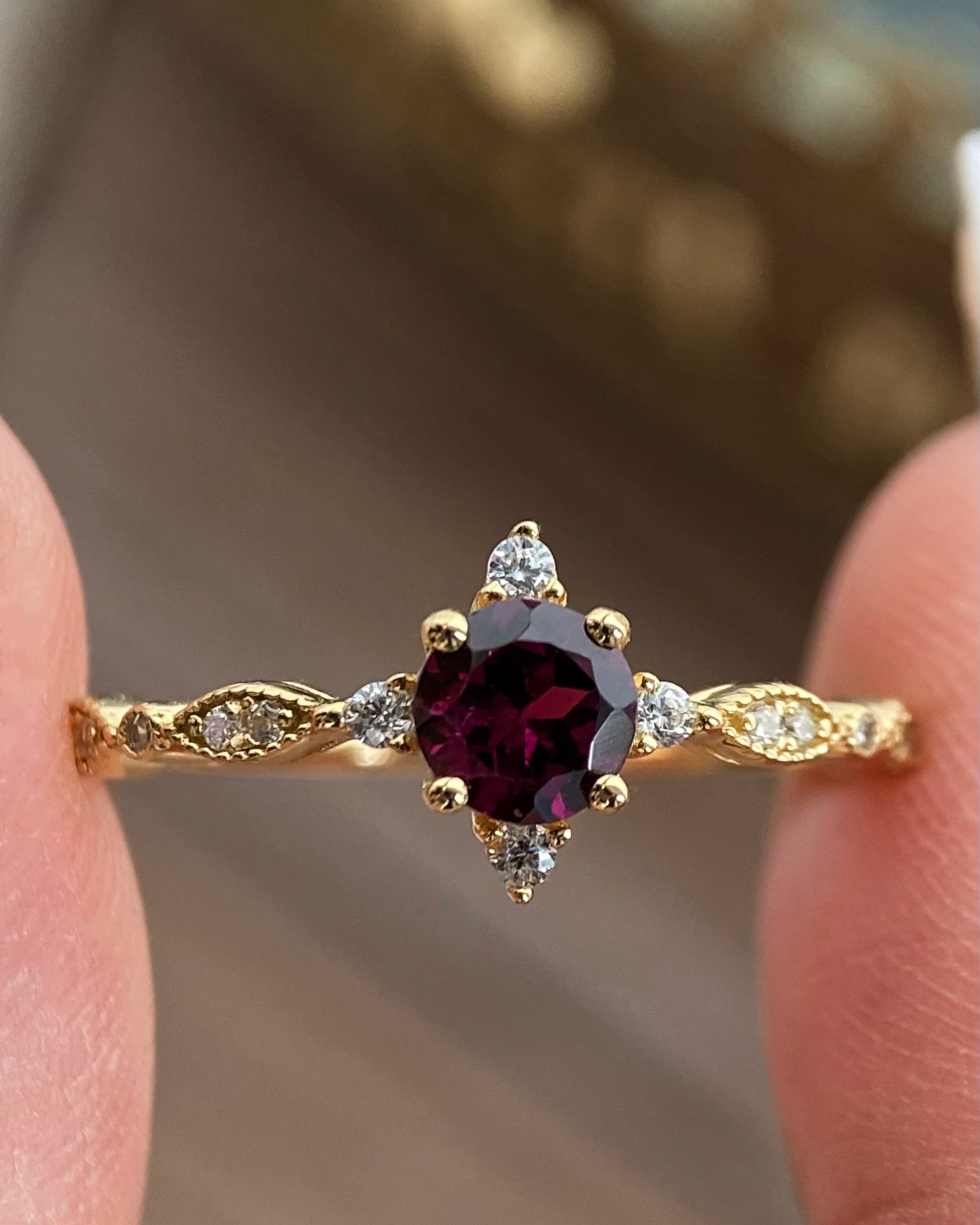 【Valoria】Handmade Natural Rhodolite Garnet Engagement Ring 0.5ct Round Cut