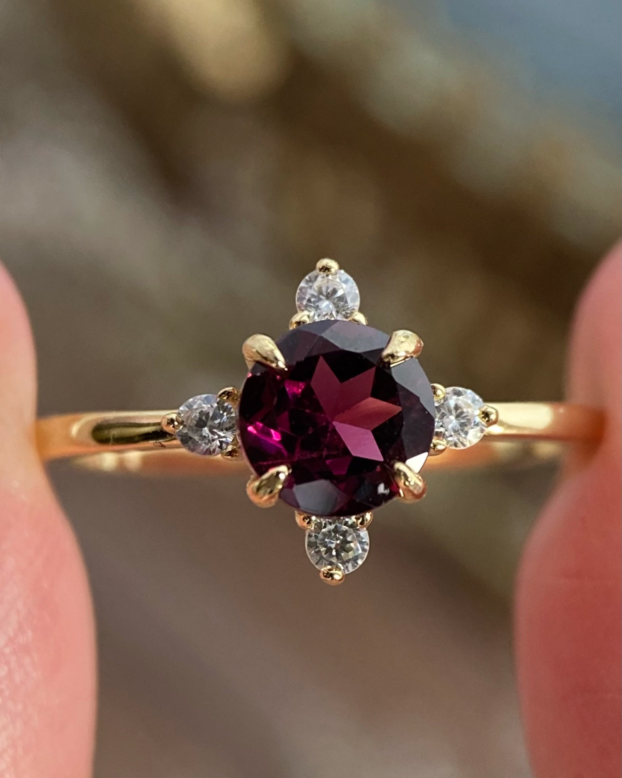 【FREYA】Unique Handmade Natural Rhodolite Garnet Engagement Ring Round Cut 0.8ct