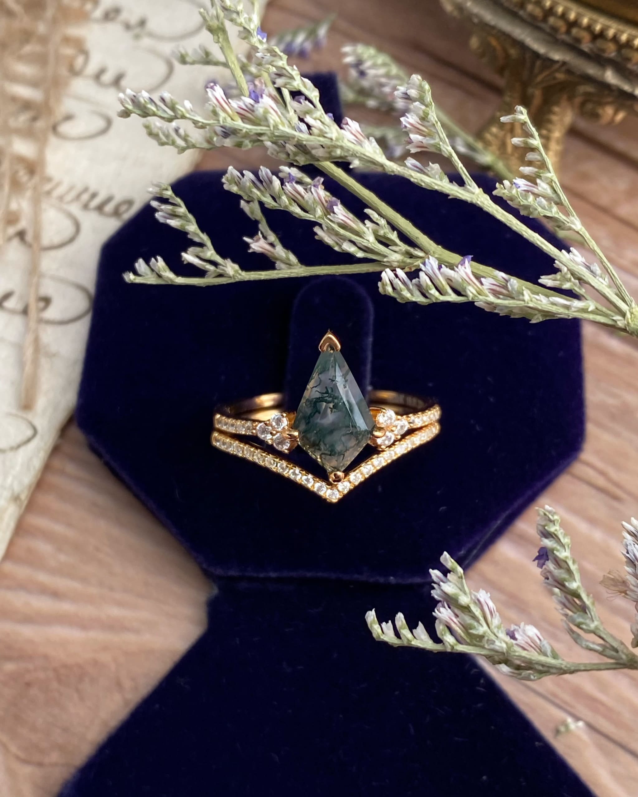 【Voile éthéré】Bague de fiançailles unique en agate mousse naturelle, faite main, de forme ovale, 1,5 ct