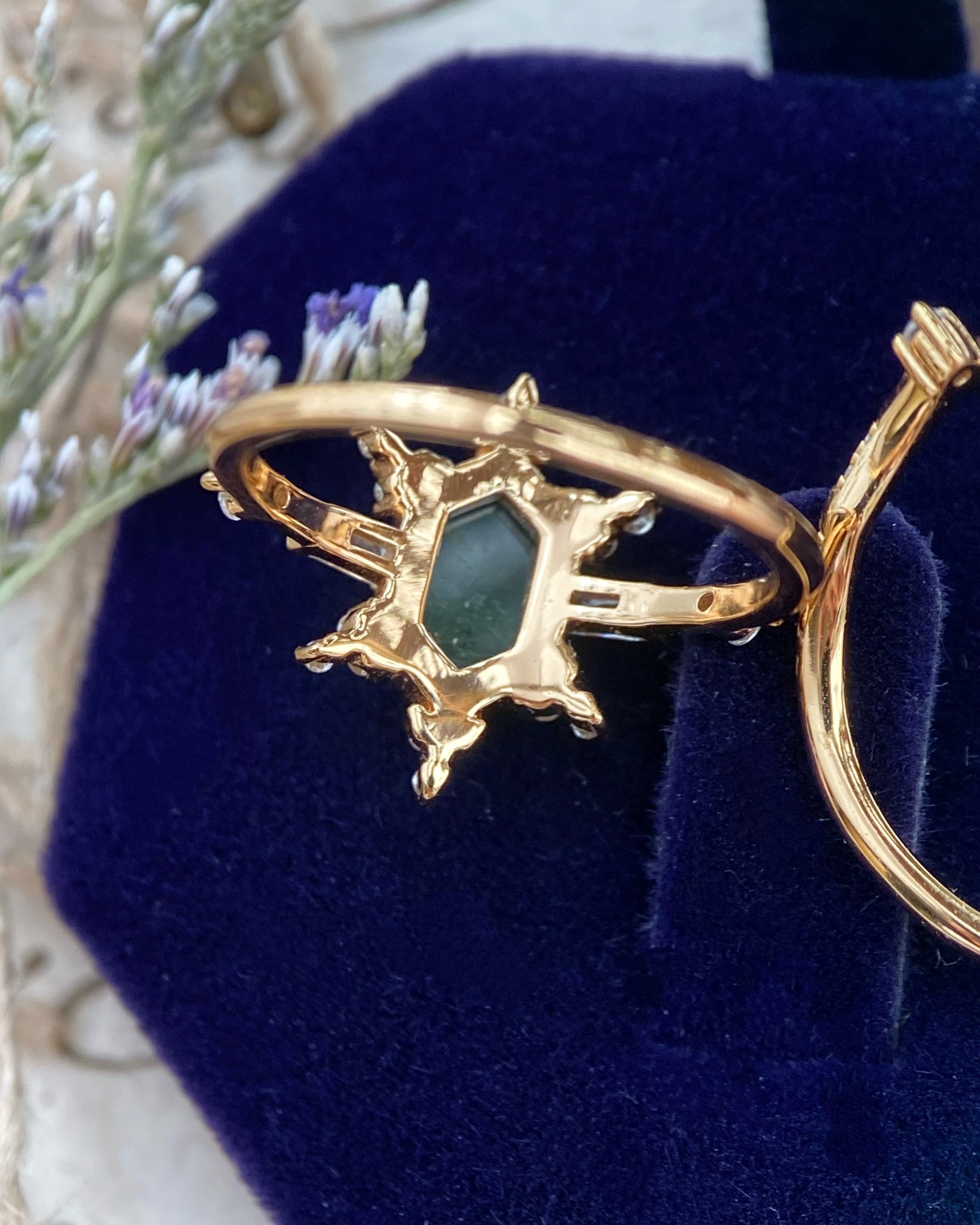 【Voile éthéré】Bague de fiançailles unique en agate mousse naturelle, faite main, de forme ovale, 1,5 ct