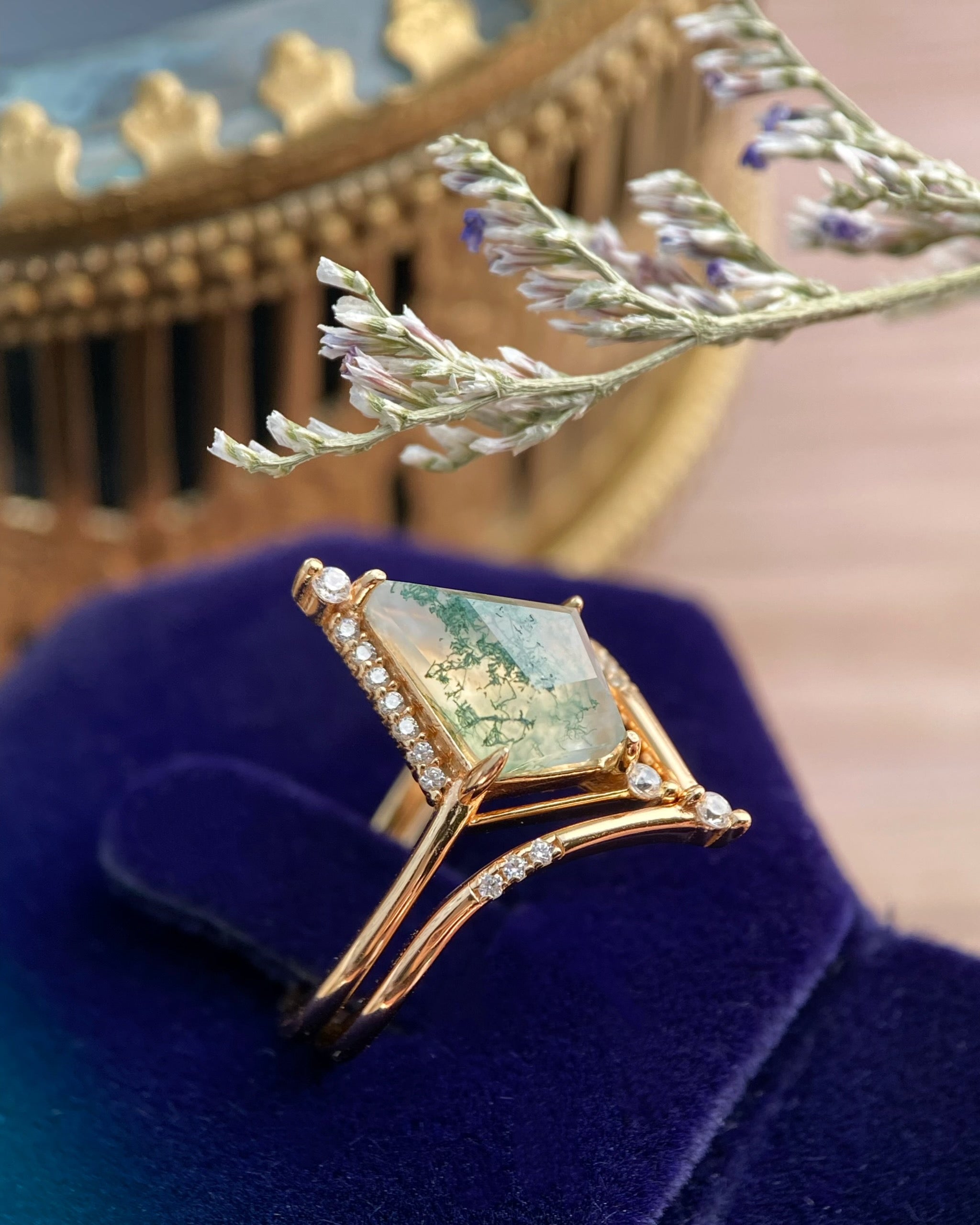 【Voile éthéré】Bague de fiançailles unique en agate mousse naturelle, faite main, de forme ovale, 1,5 ct