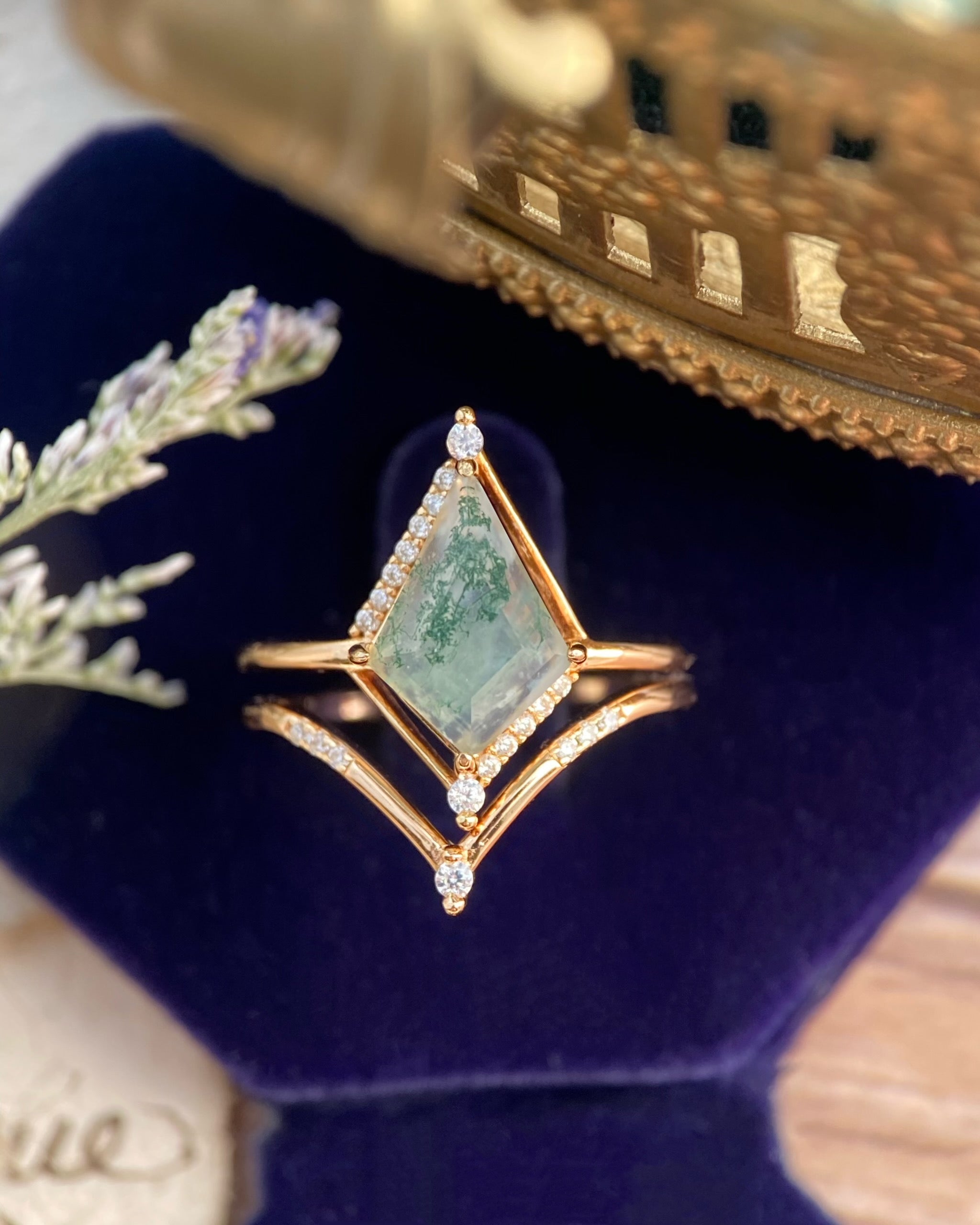 【Voile éthéré】Bague de fiançailles unique en agate mousse naturelle, faite main, de forme ovale, 1,5 ct