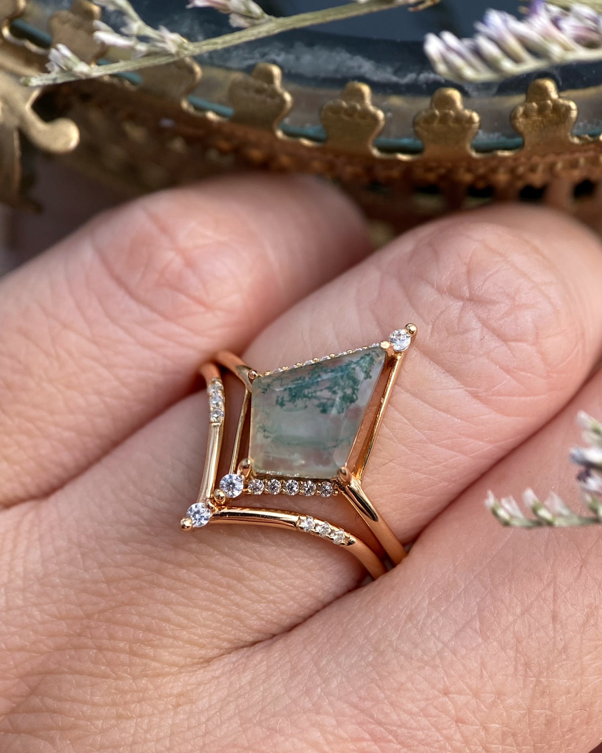 【Voile éthéré】Bague de fiançailles unique en agate mousse naturelle, faite main, de forme ovale, 1,5 ct