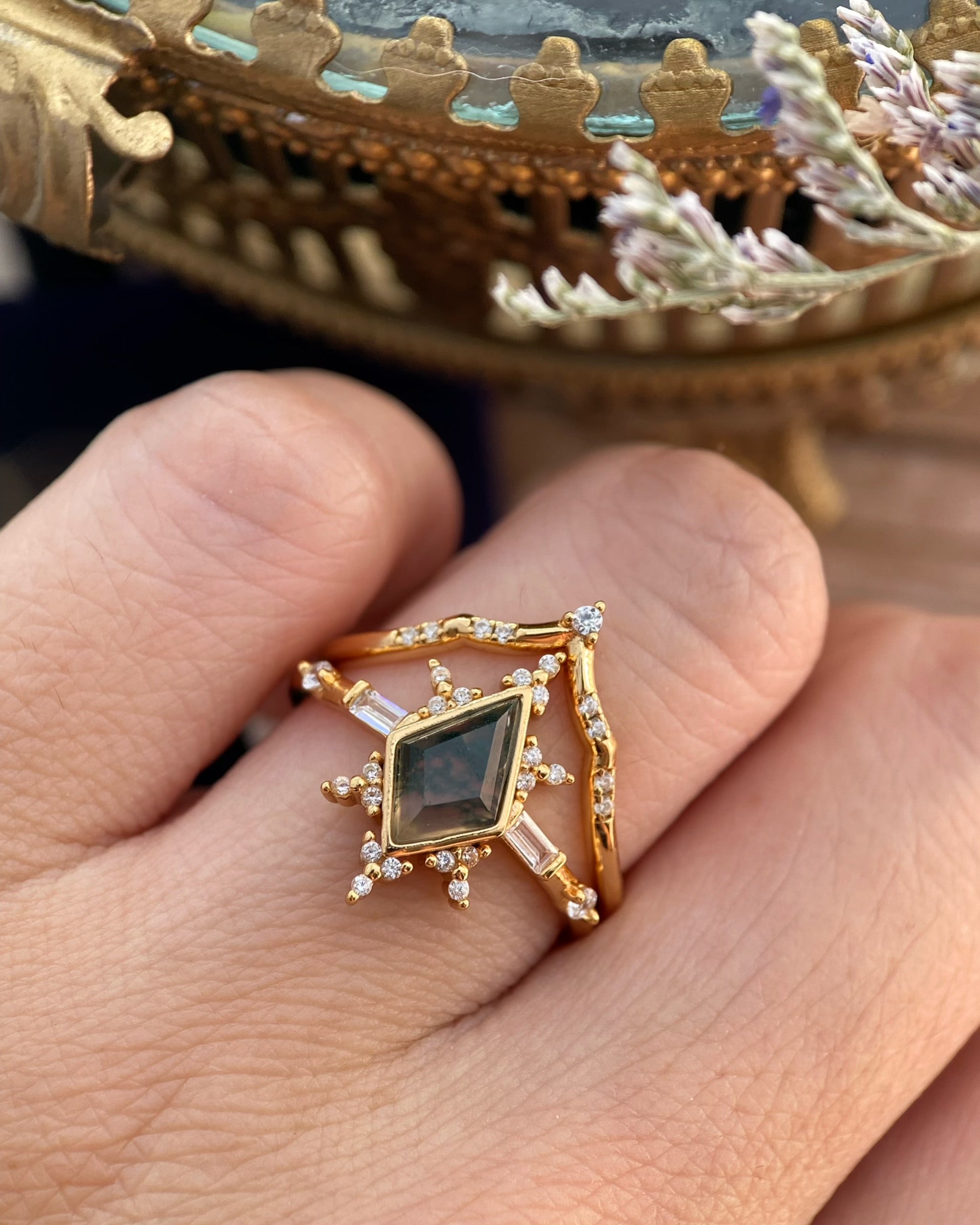 Polaris | Vintage Kite Cut Moss Agate Alternative Engagement Ring Set