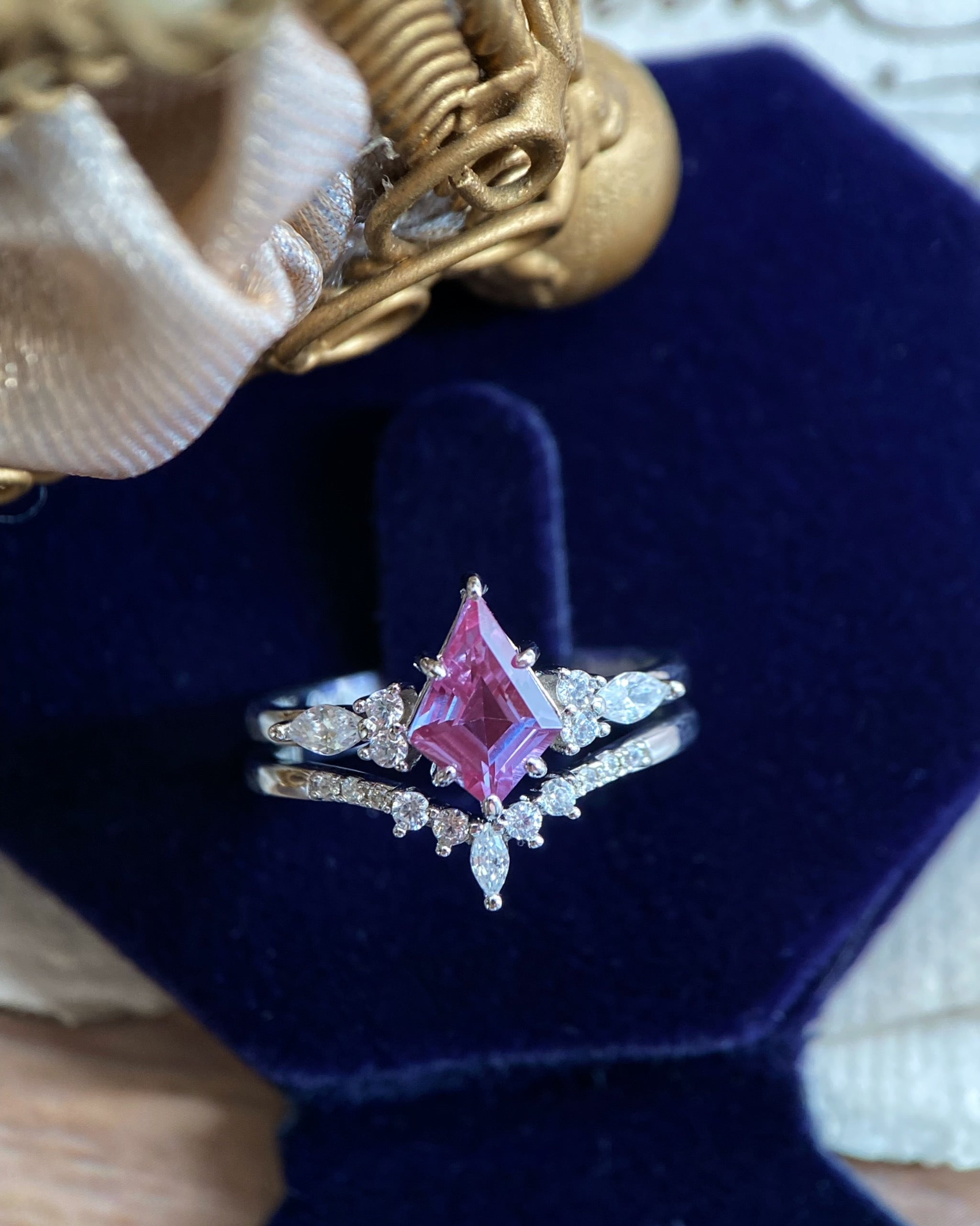 【Voile éthéré】Bague de fiançailles unique en agate mousse naturelle, faite main, de forme ovale, 1,5 ct