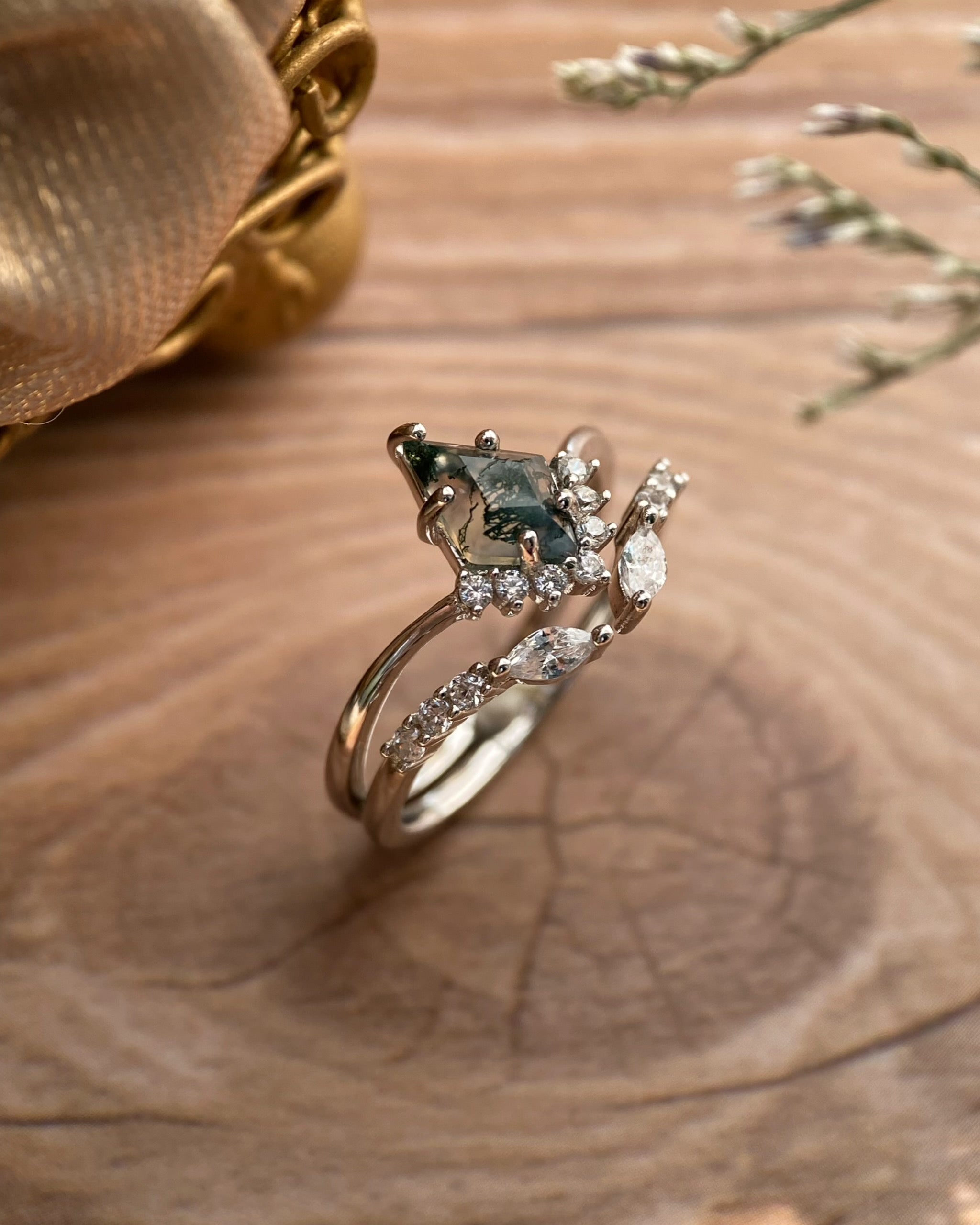 【Voile éthéré】Bague de fiançailles unique en agate mousse naturelle, faite main, de forme ovale, 1,5 ct