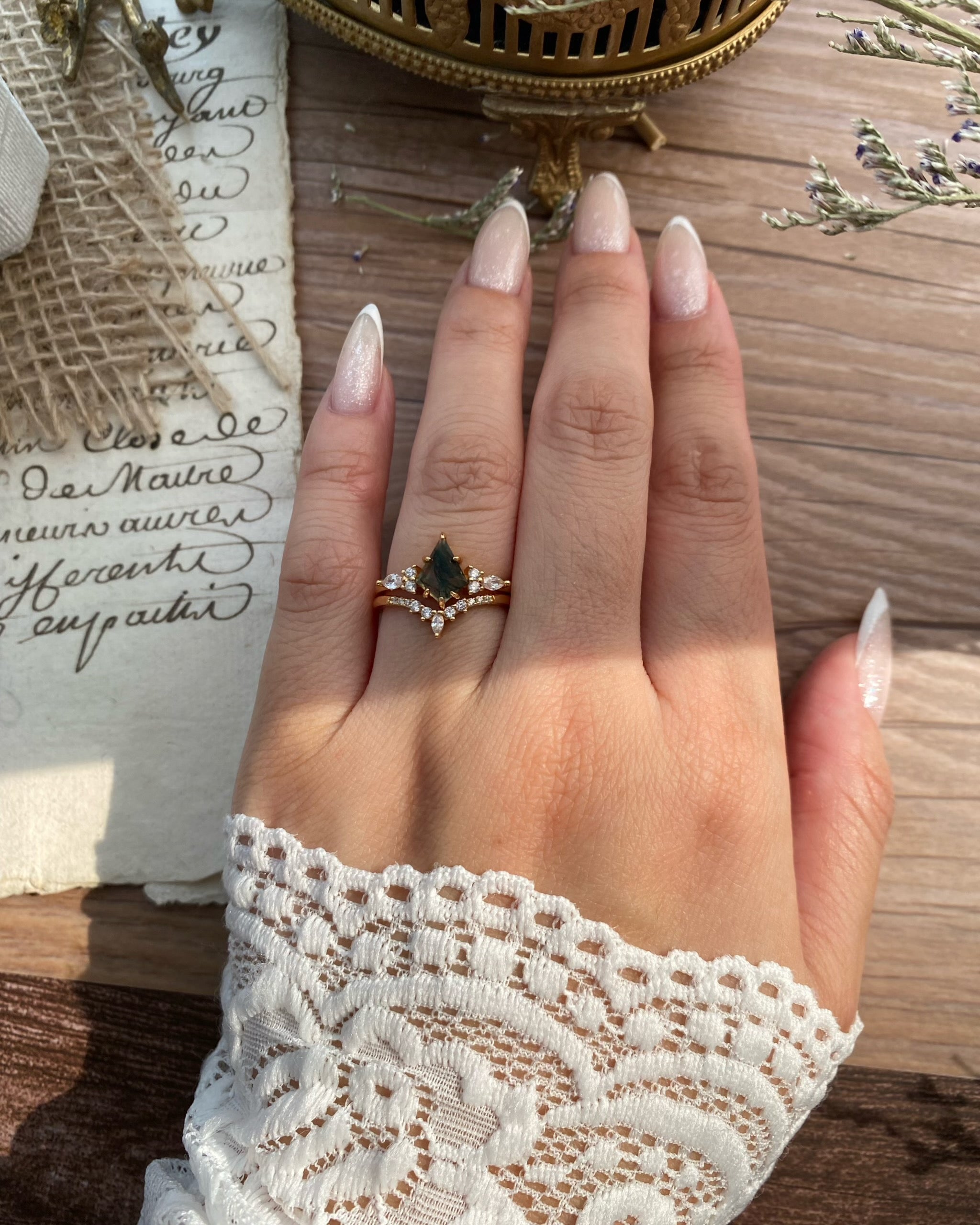 Elven Jester | Vintage Kite Cut Moss Agate Alternative Engagement Ring Set