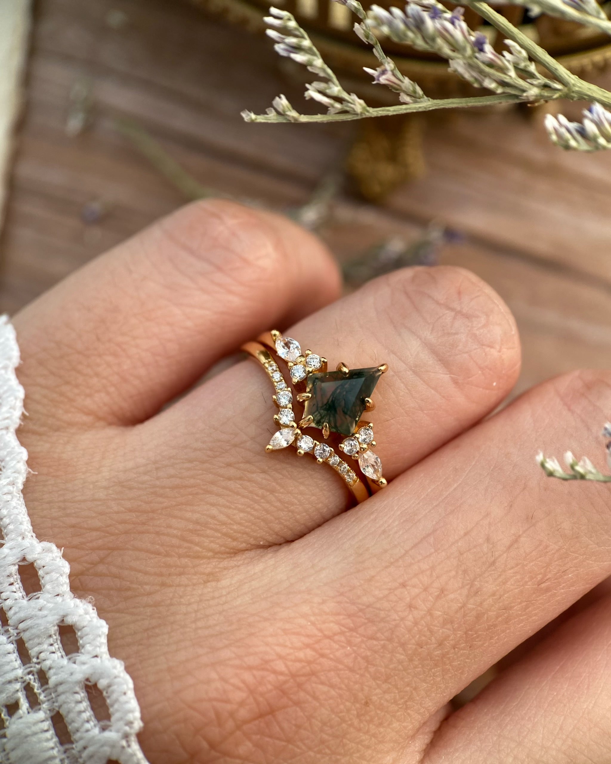 Elven Jester | Vintage Kite Cut Moss Agate Alternative Engagement Ring Set