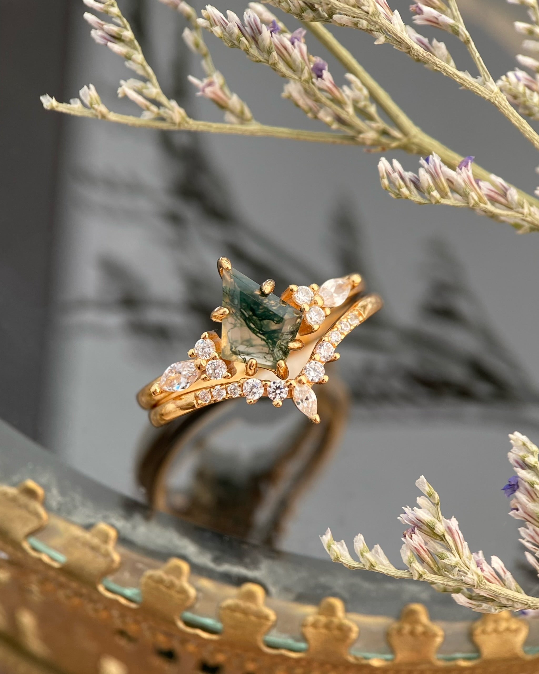 Elven Jester | Vintage Kite Cut Moss Agate Alternative Engagement Ring Set