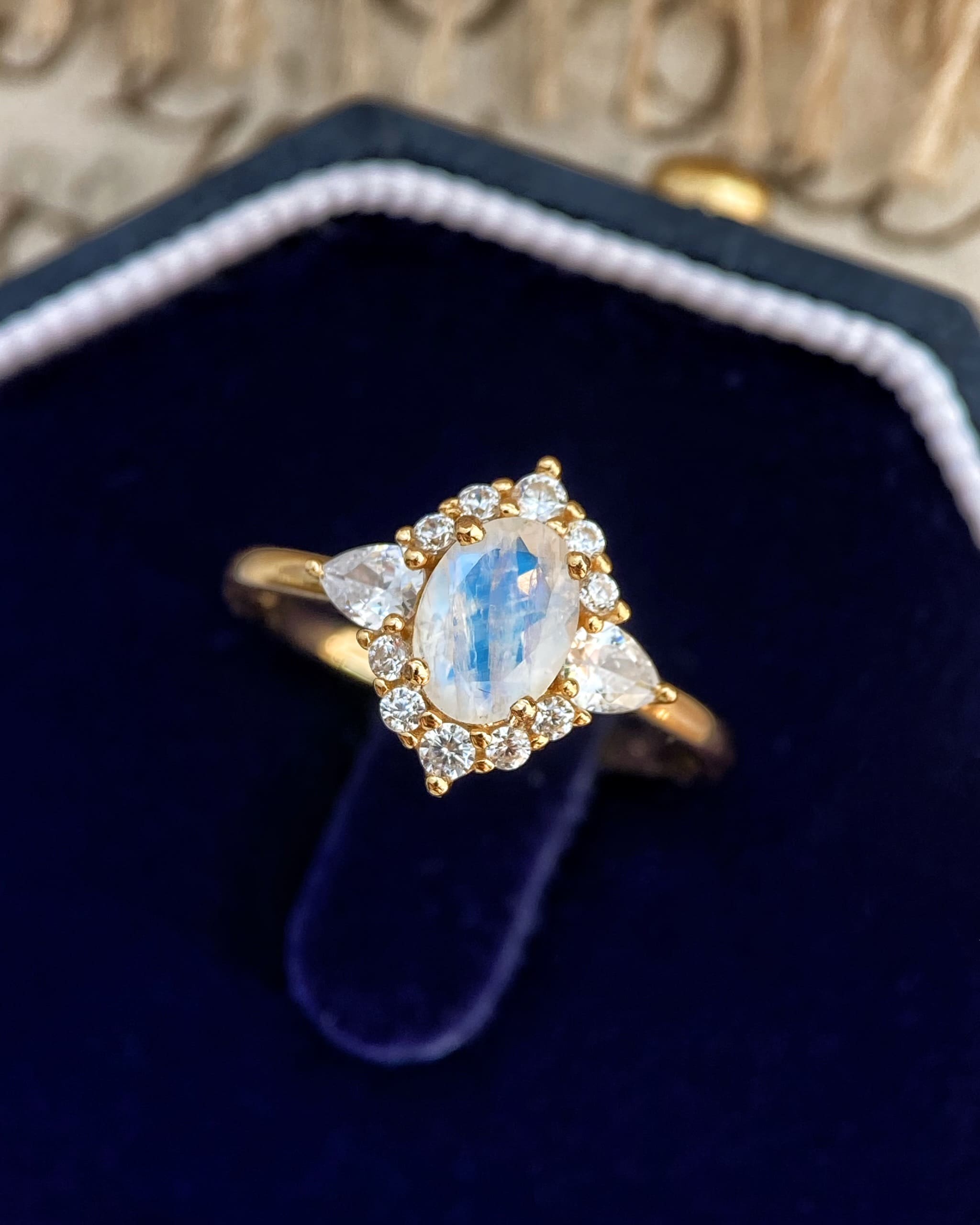 【Voile éthéré】Bague de fiançailles unique en agate mousse naturelle, faite main, de forme ovale, 1,5 ct