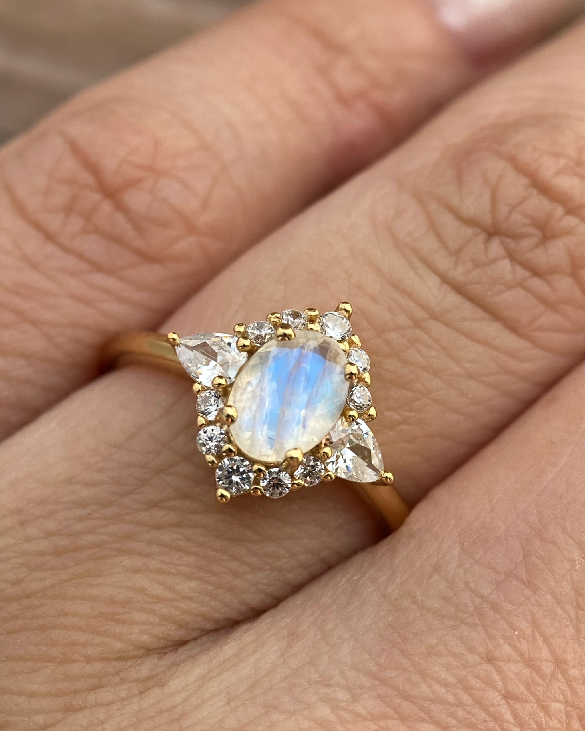 【Voile éthéré】Bague de fiançailles unique en agate mousse naturelle, faite main, de forme ovale, 1,5 ct