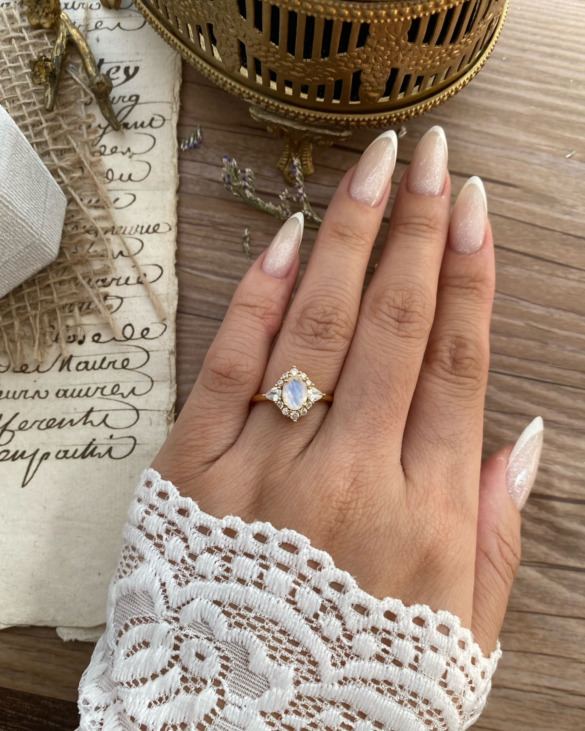 【Voile éthéré】Bague de fiançailles unique en agate mousse naturelle, faite main, de forme ovale, 1,5 ct
