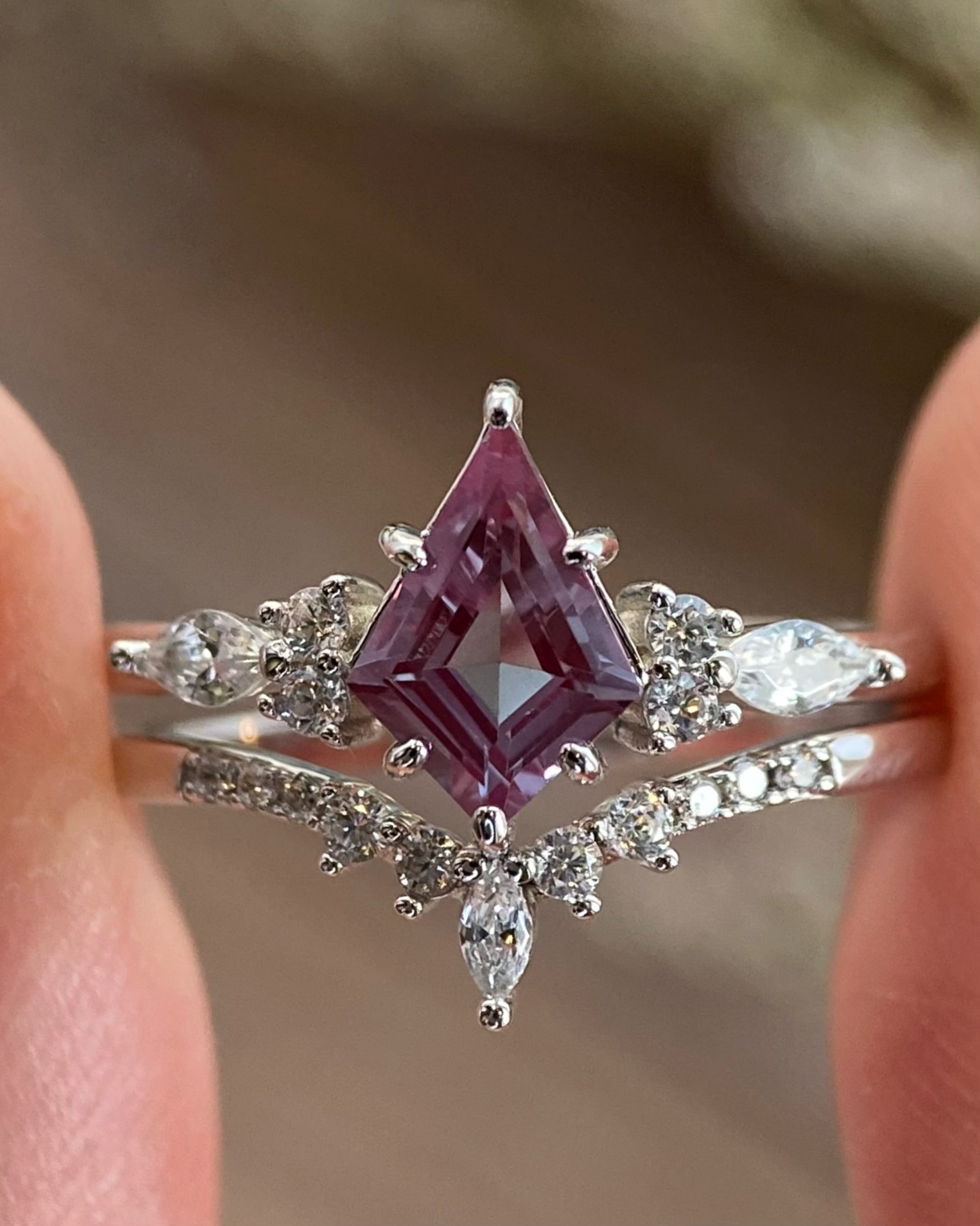 【Voile éthéré】Bague de fiançailles unique en agate mousse naturelle, faite main, de forme ovale, 1,5 ct