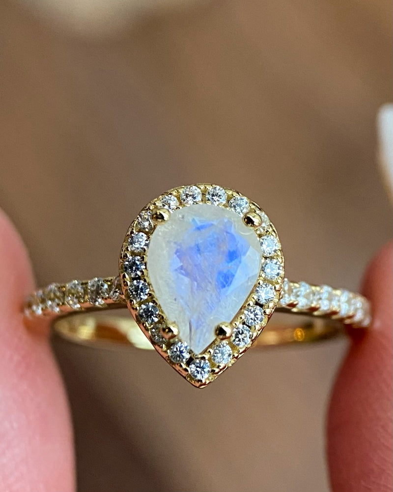 【Au clair de lune】Bague de fiançailles unique, faite main, en pierre de lune bleue naturelle de 0,8 ct, forme poire