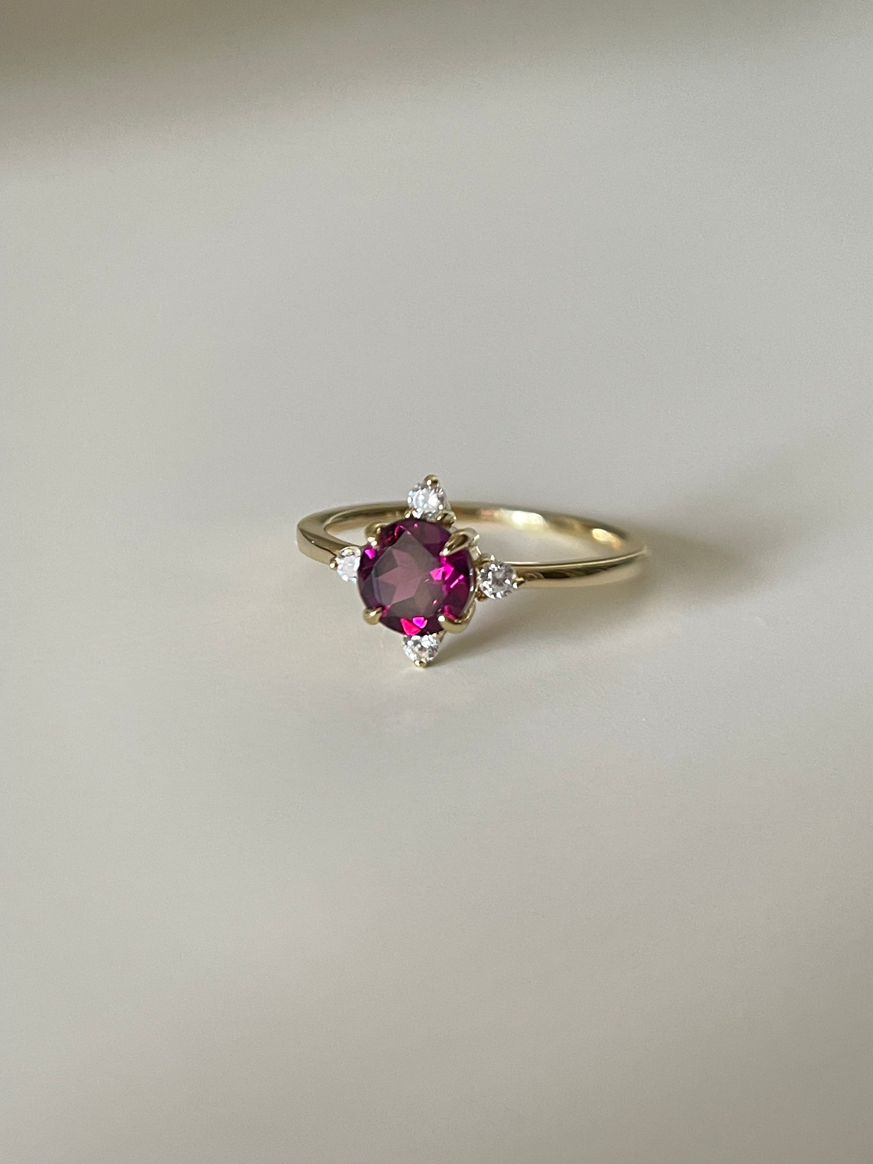 【FREYA】Unique Handmade Natural Rhodolite Garnet Engagement Ring Round Shape 0.8ct